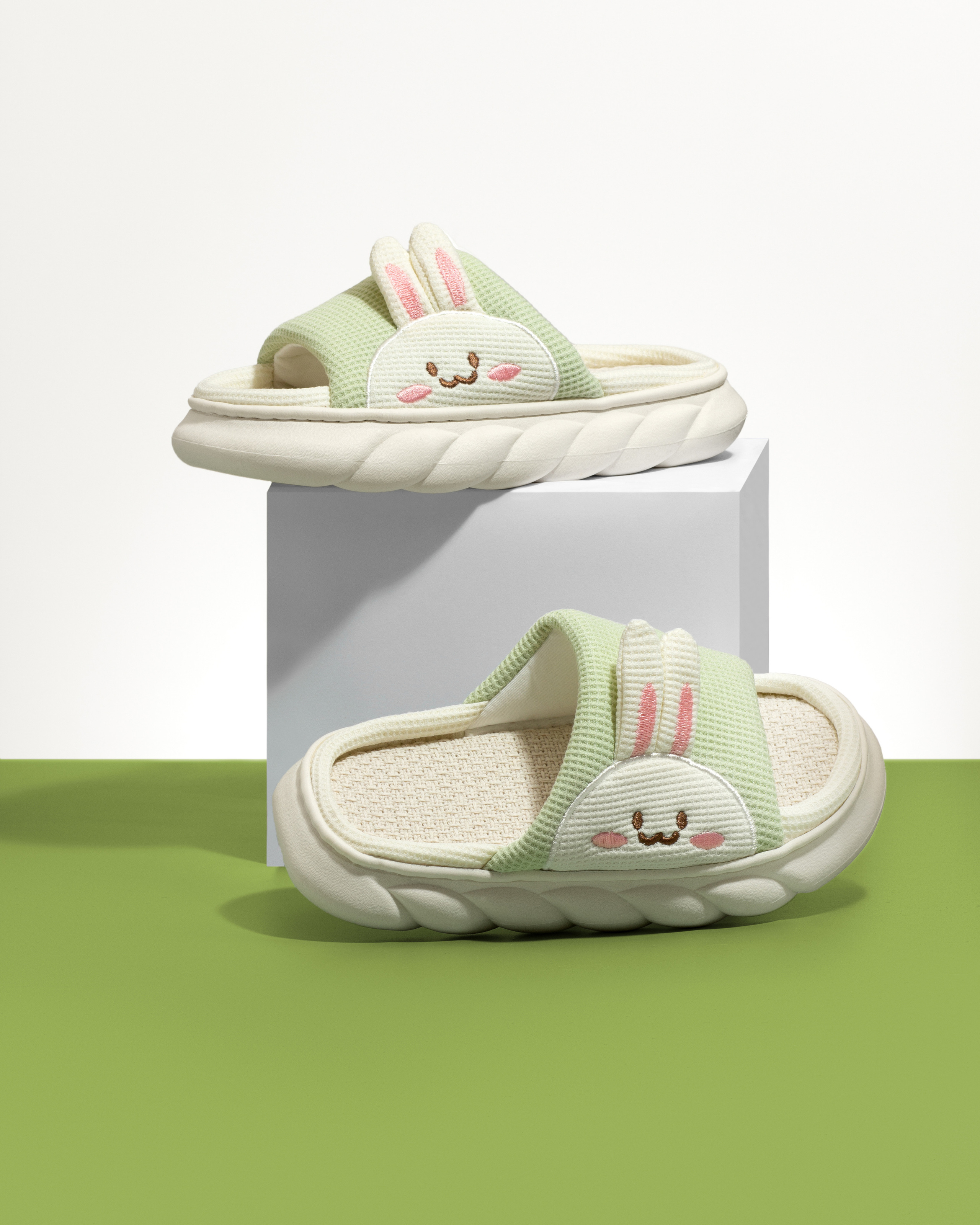 Тапочки для женщин.