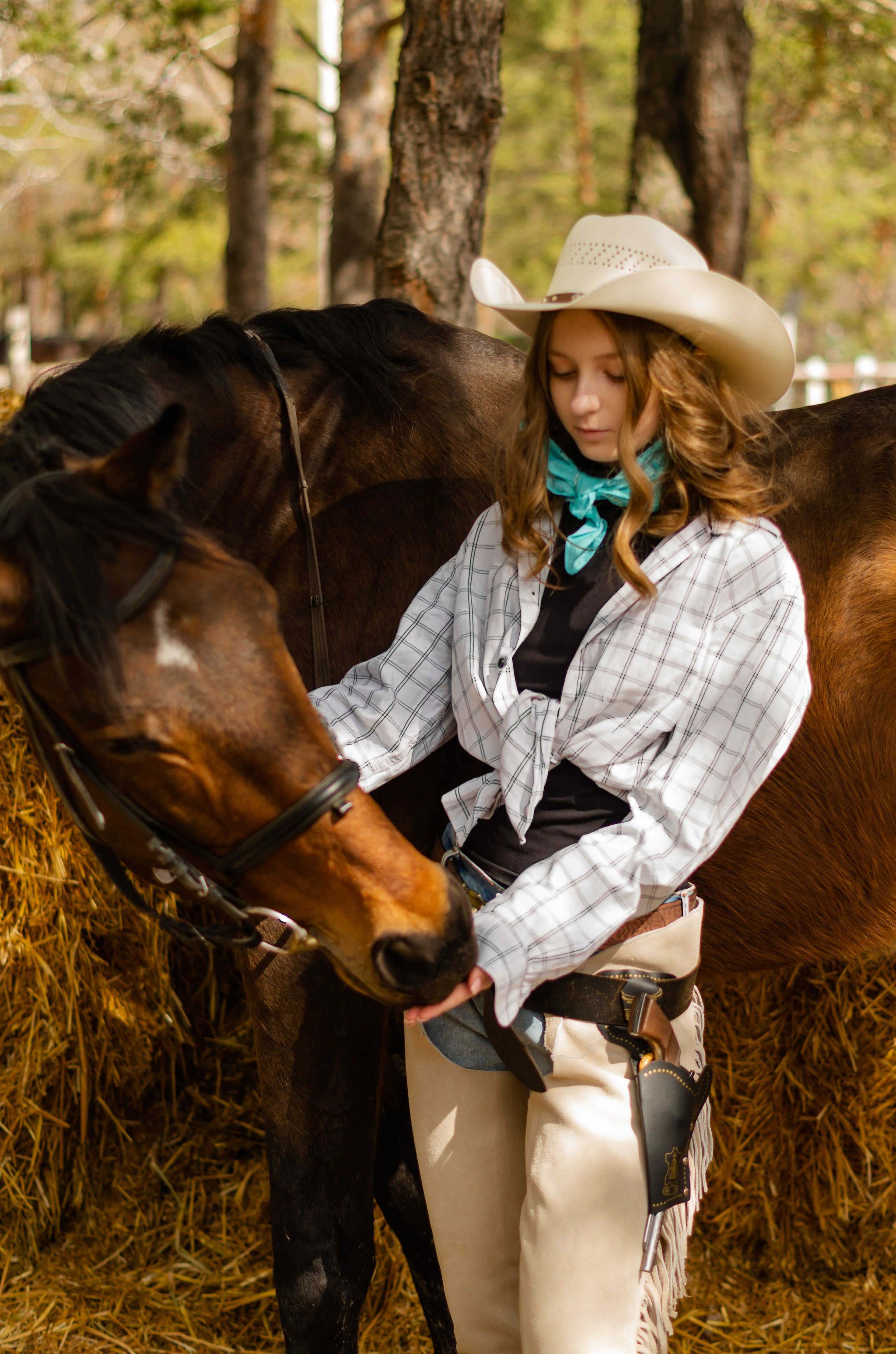 Ковбойская девчонка. Фотограф Марина Доглядная Челябинск фотосессии с лошадьми, мотоциклами