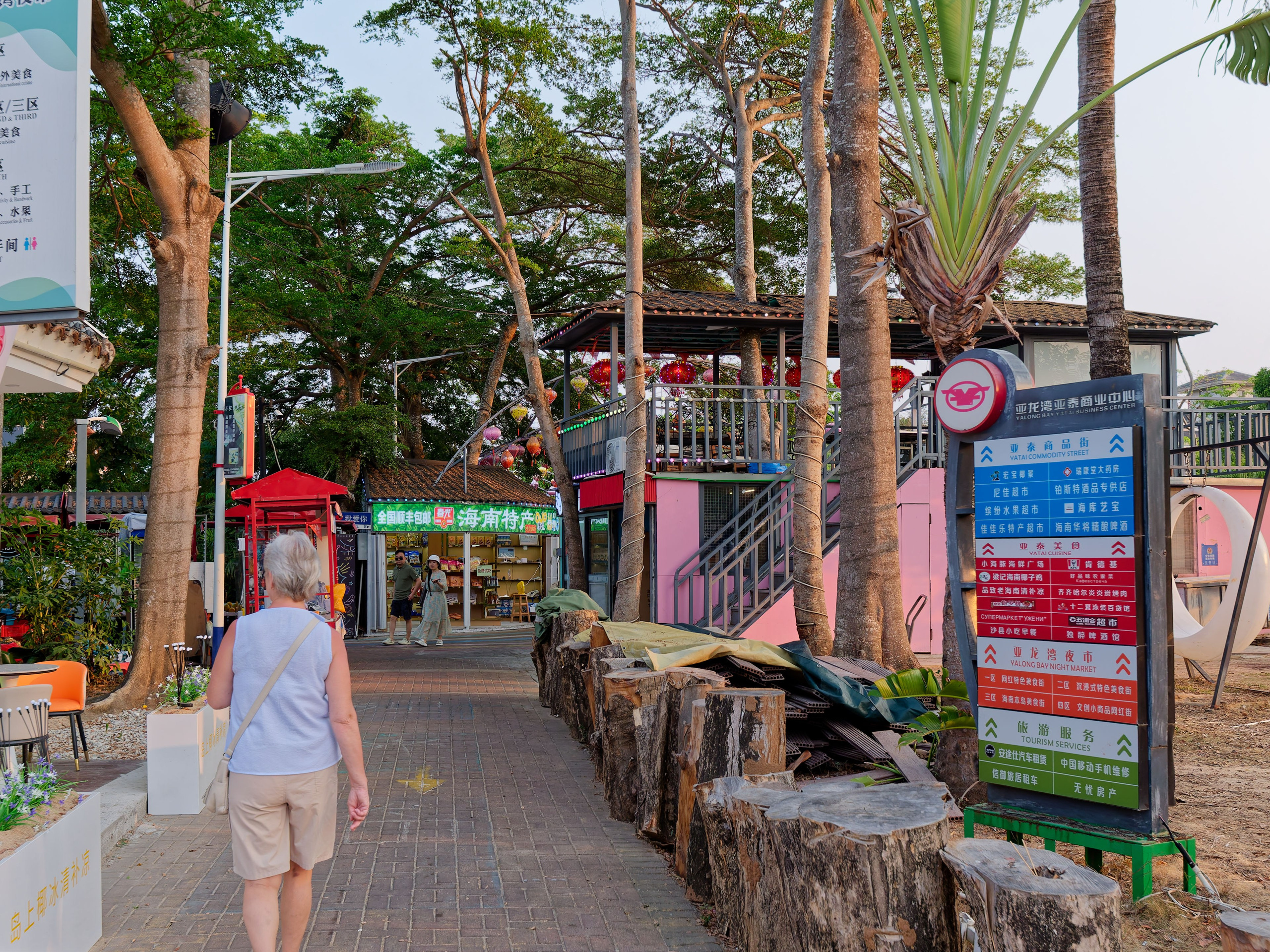 Хайнань 2026, «Food Street» ночная улица еды в Ялунване. Фотопрогулки по Миру