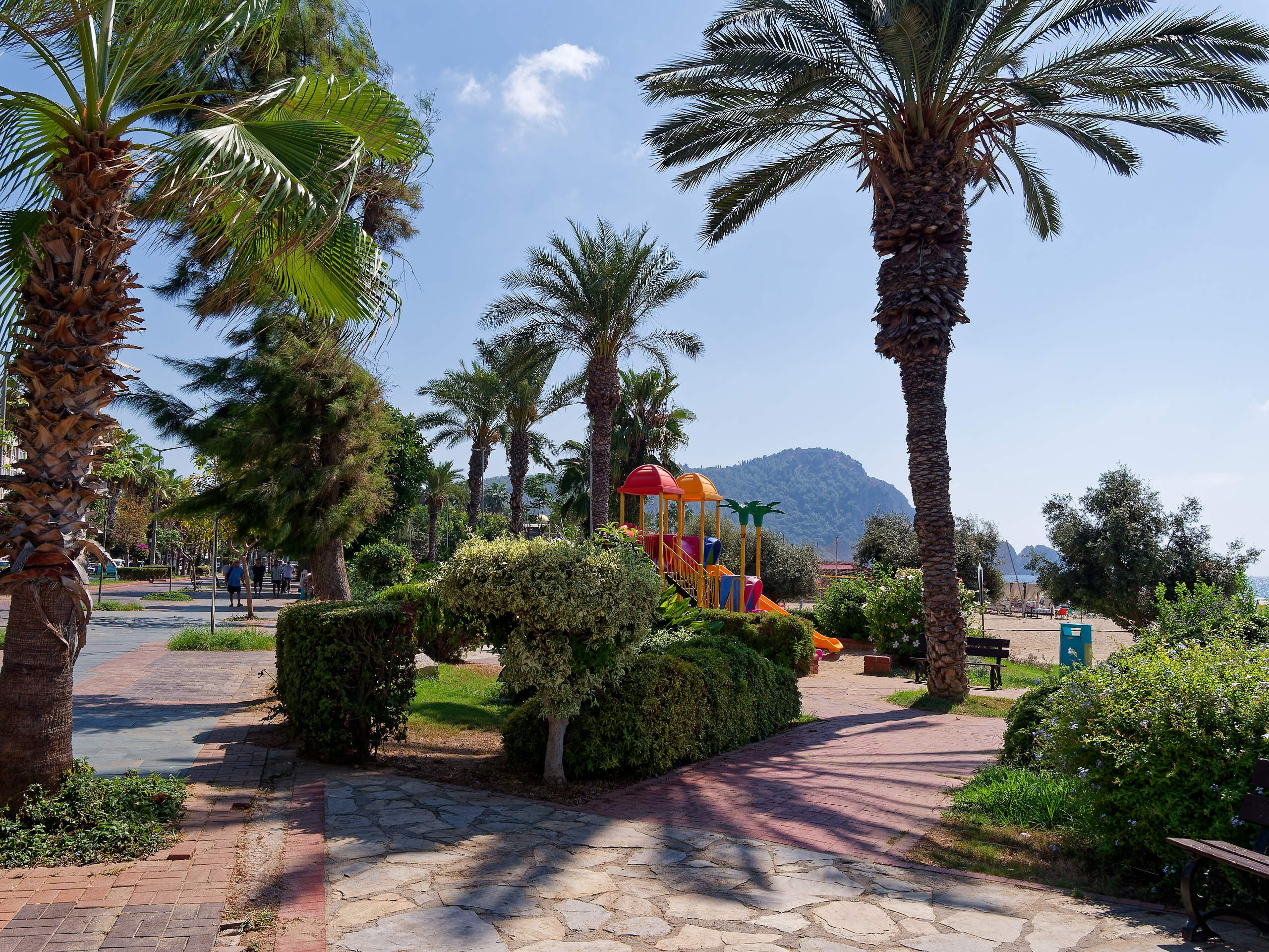 Алания 2025, город, стрит-фото. Избранные фотографии