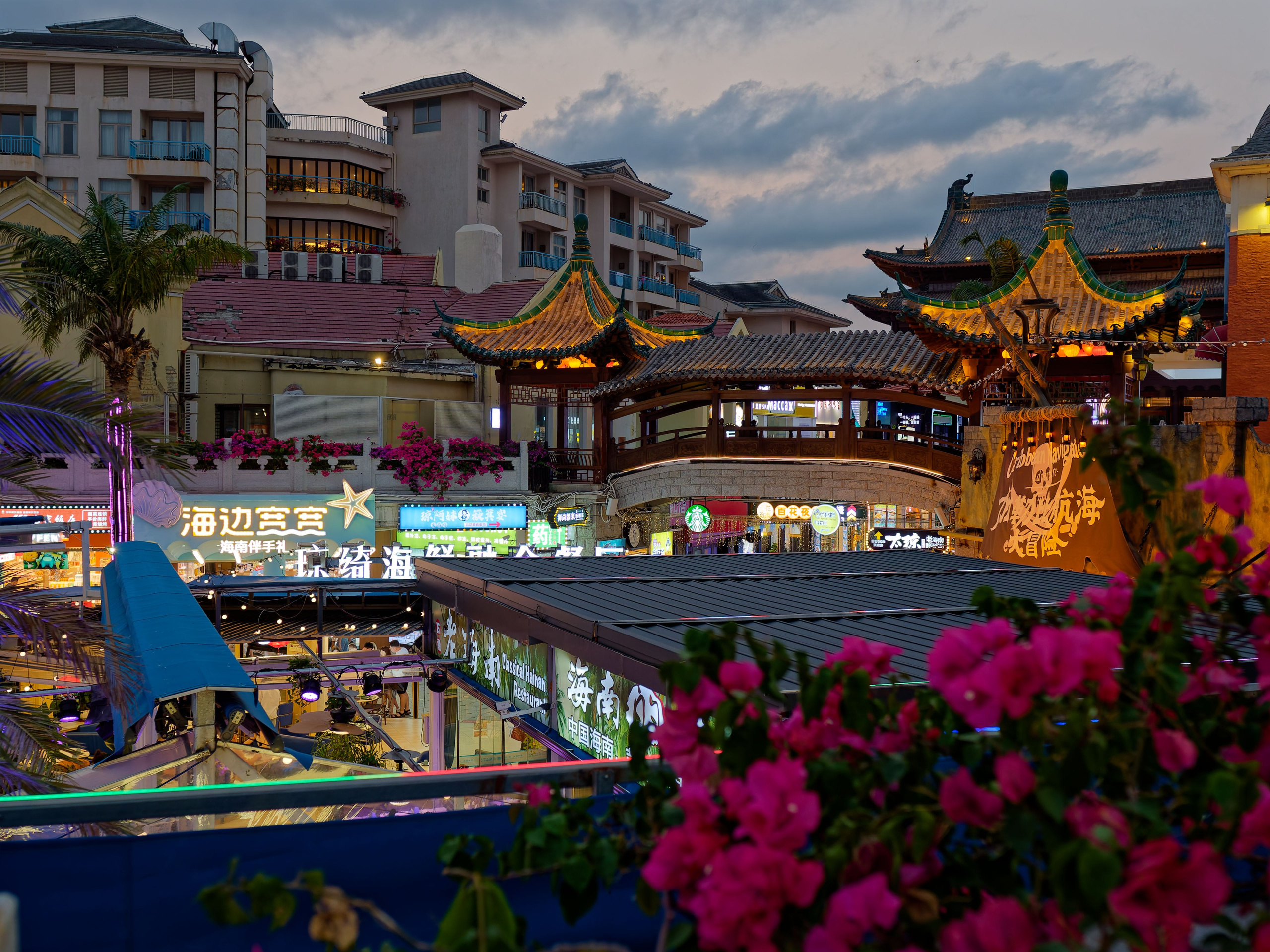 Хайнань 2026, Большой ночной базар в Ялунване. Фотопрогулки по Миру