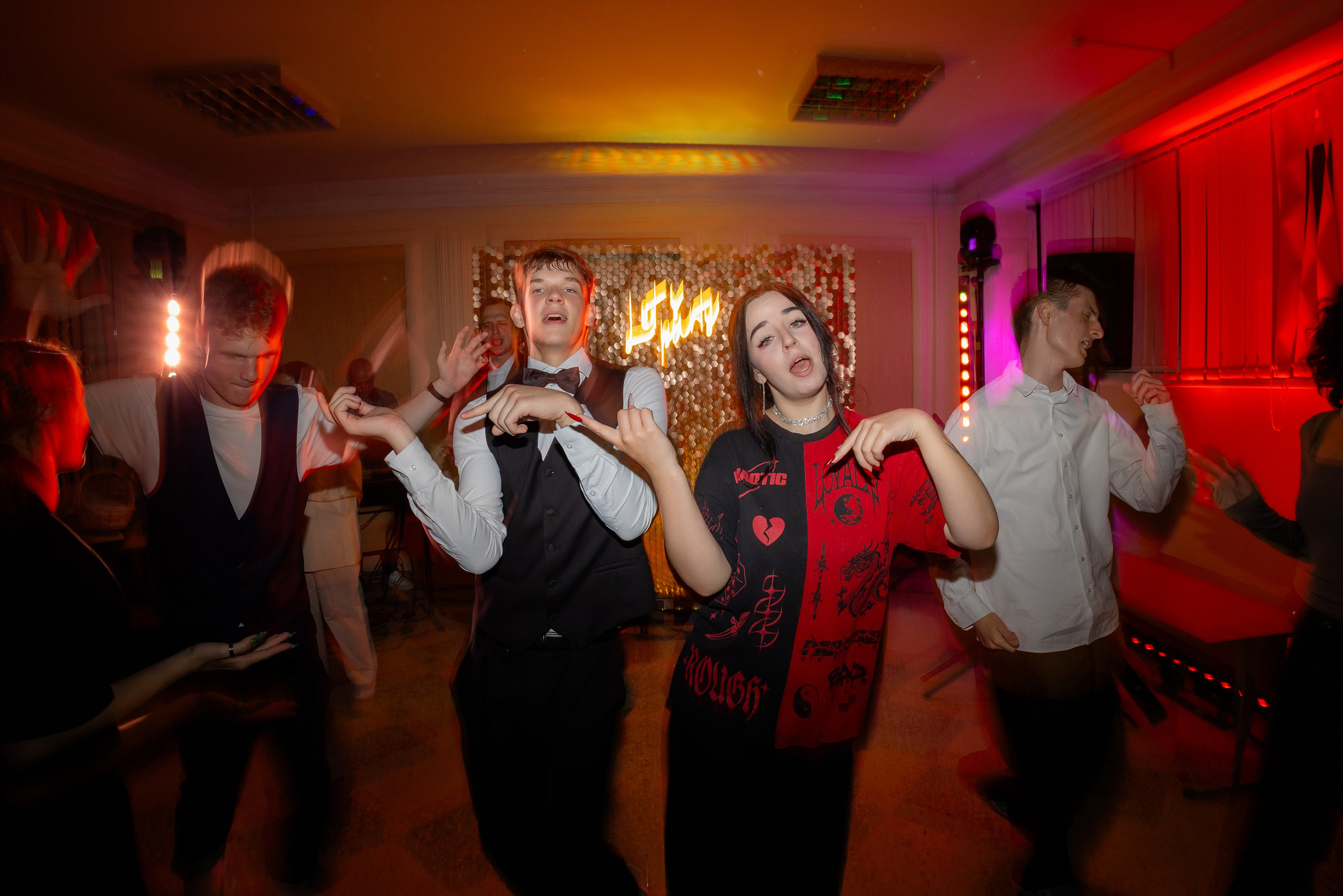 Школьный выпускной 2024 год в Соколе (Минск). Свадебный фотограф в Минске/Беларуси Сергей Спиридонов