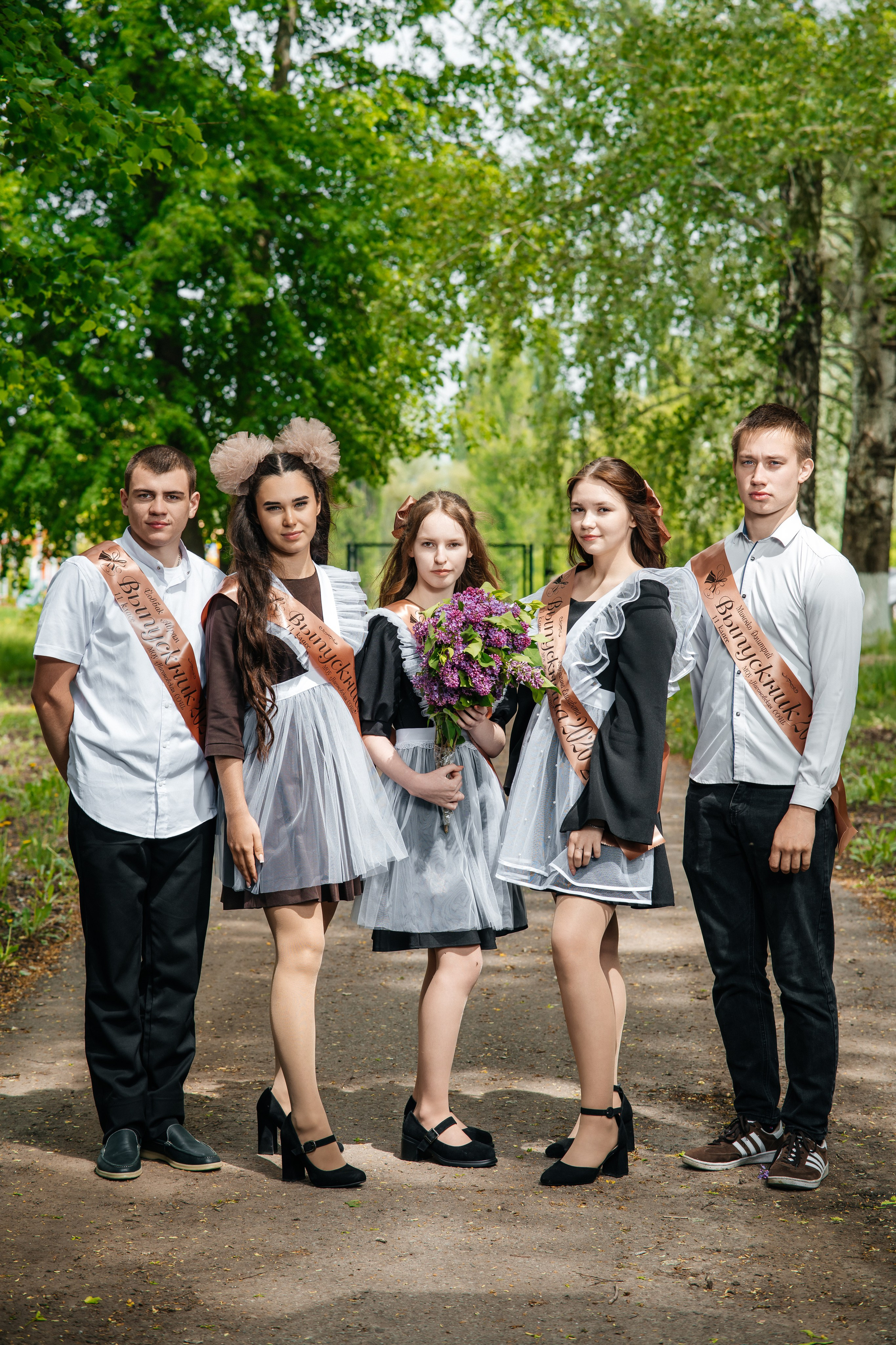 Сочная классика. Школьный фотограф в Валуйках. Фотосессии для выпускников и изготовление выпускных альбомов в городе Валуйки и в Белгородской области