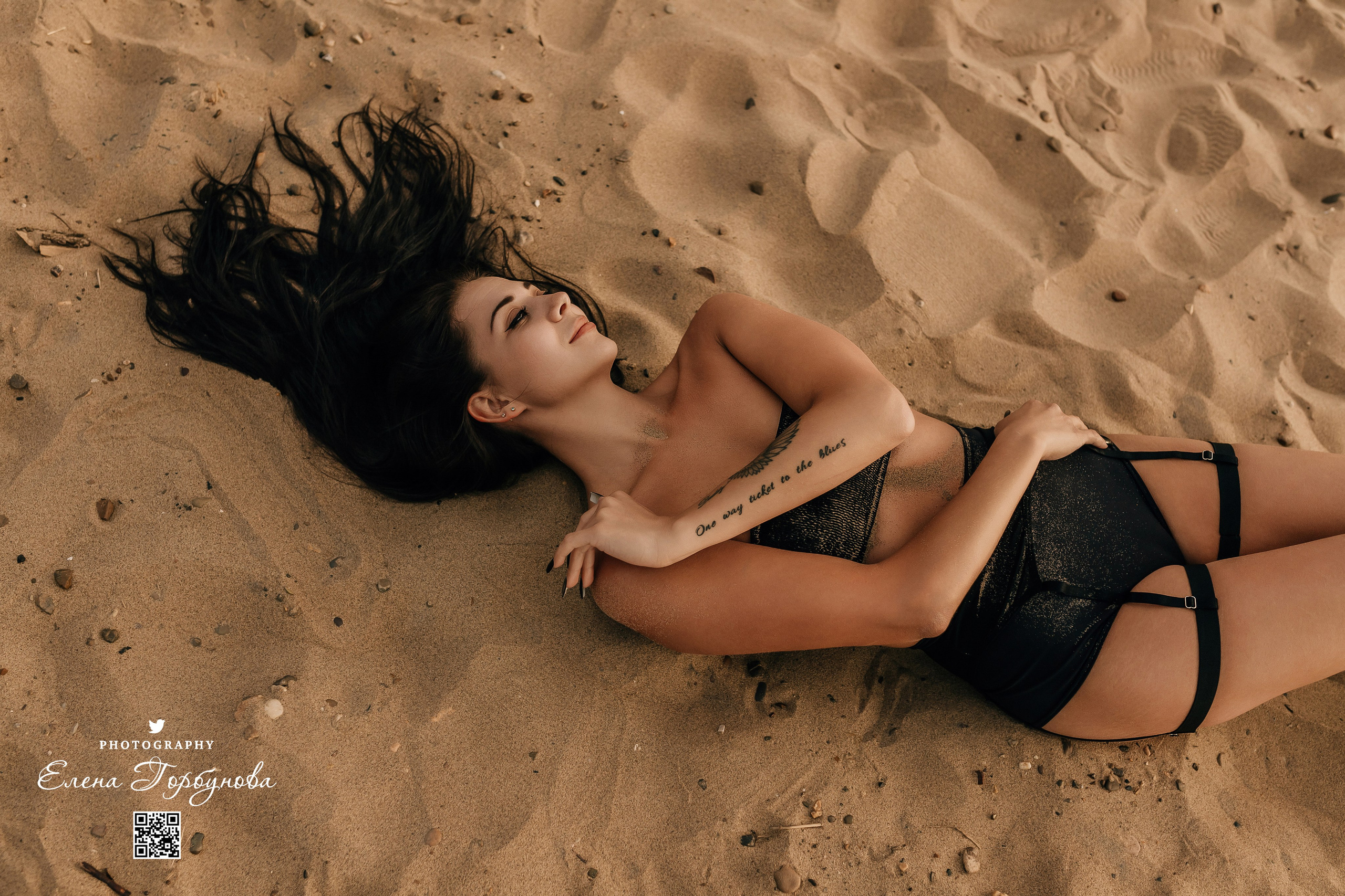 Черная серия с тканью. Набережная. Александра и Таисия. Июль 2025 г. Фотограф Пермь. Свадьбы. Семья и дети, школа, д. сад. Фотокниги