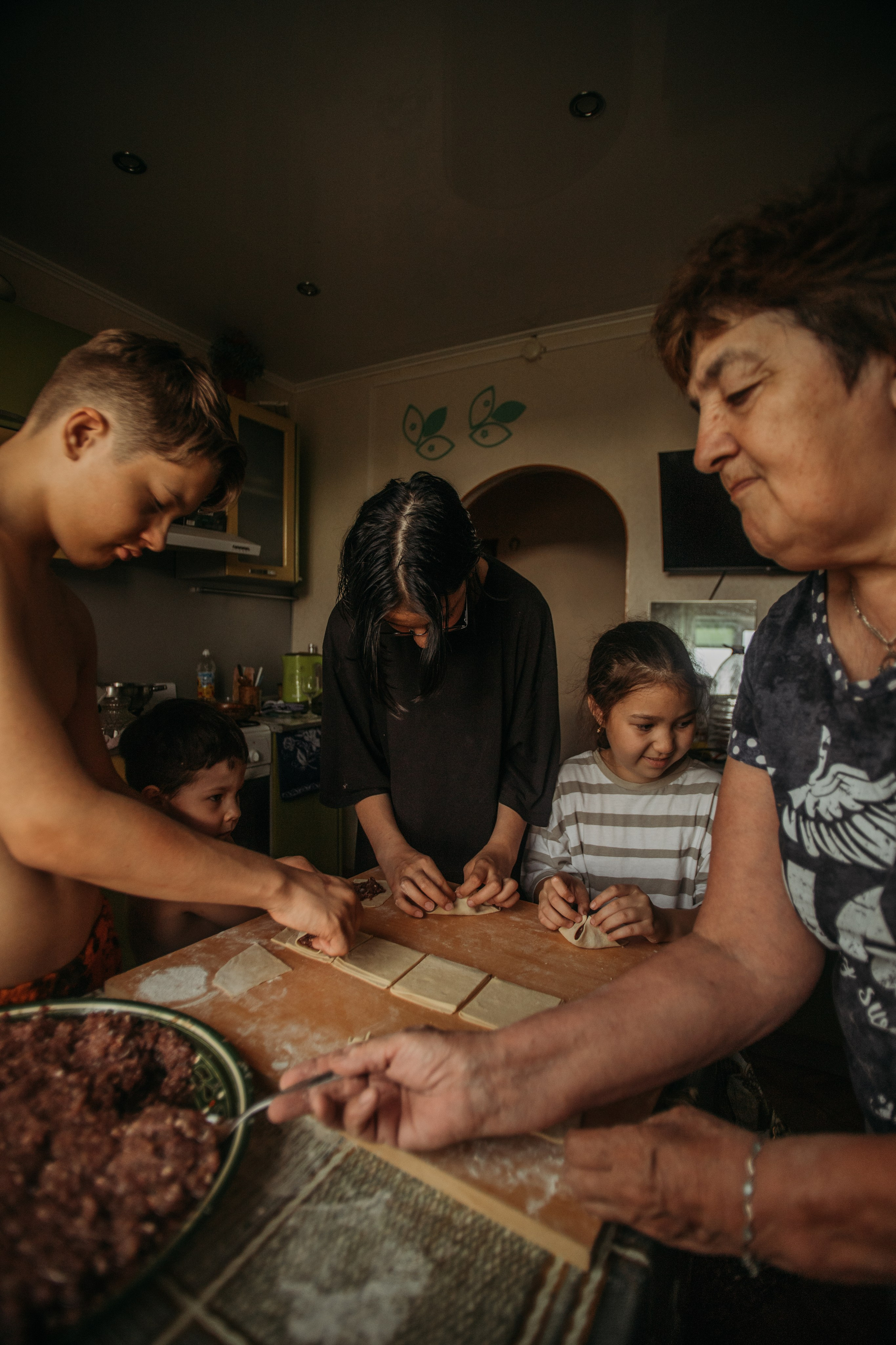 Домашняя фотосессия моей семьи. Венера Гайн. Репортажный фотограф  Тюмень. Обучение фотографии с 0