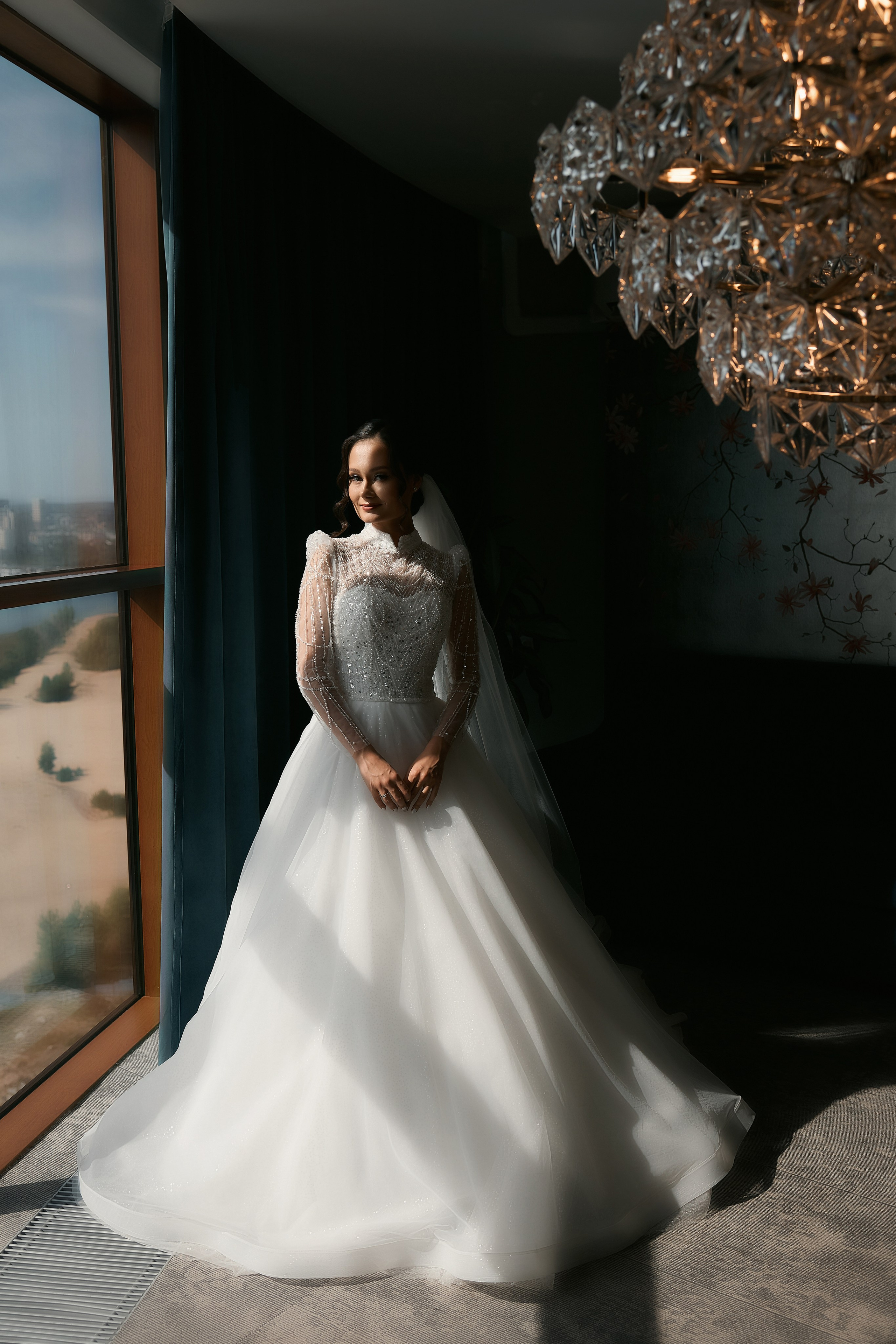 Аяз и Аделя. Свадебная фотосессия душевной пары в белых одеяниях на белых одеялах…. Мое имя Раиль. Я репортажный фотограф в Казани, так же мой любимый жанр — свадебный фотограф