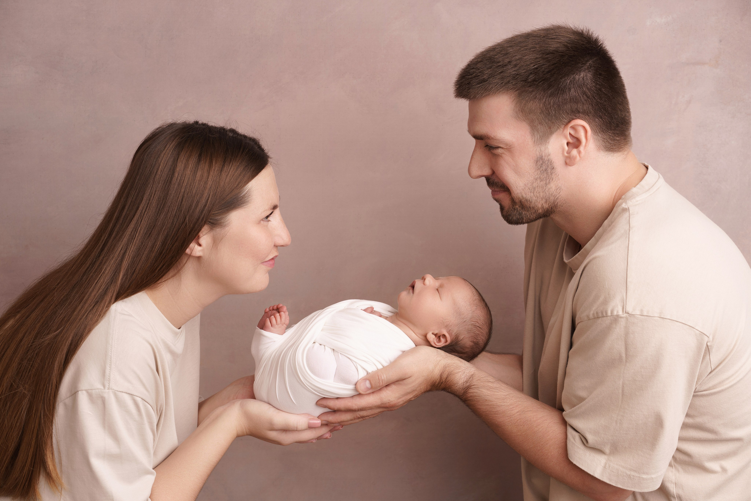 Семейные фотосессии с новорожденными | Трогательные кадры малышей и их близких в Москве и МО. Фотосессия новорожденных в Москве и Московской области | Профессиональный фотограф newborn — Татьяна Иванова