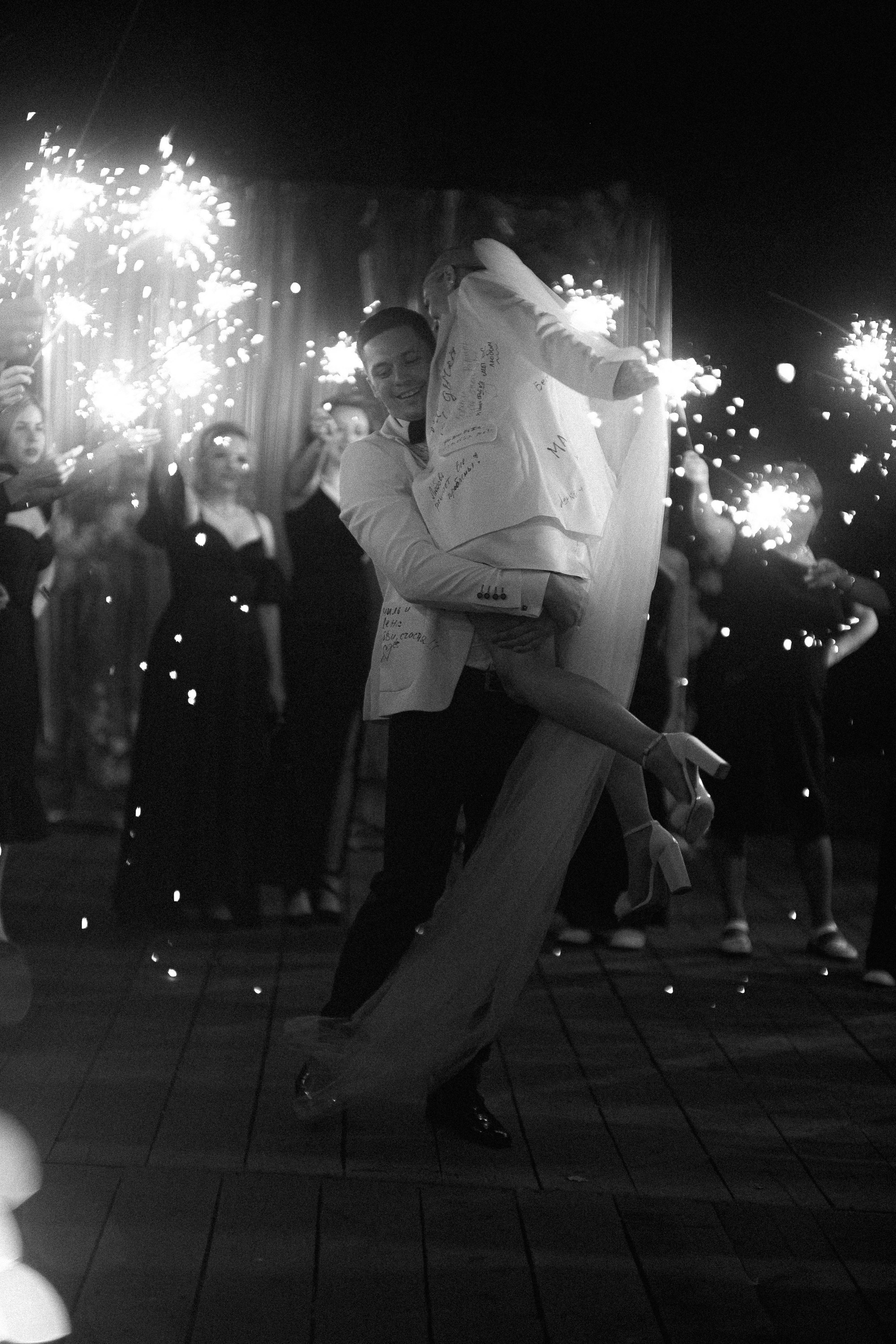 Love is all Around. Сентиментальная свадебная фотография