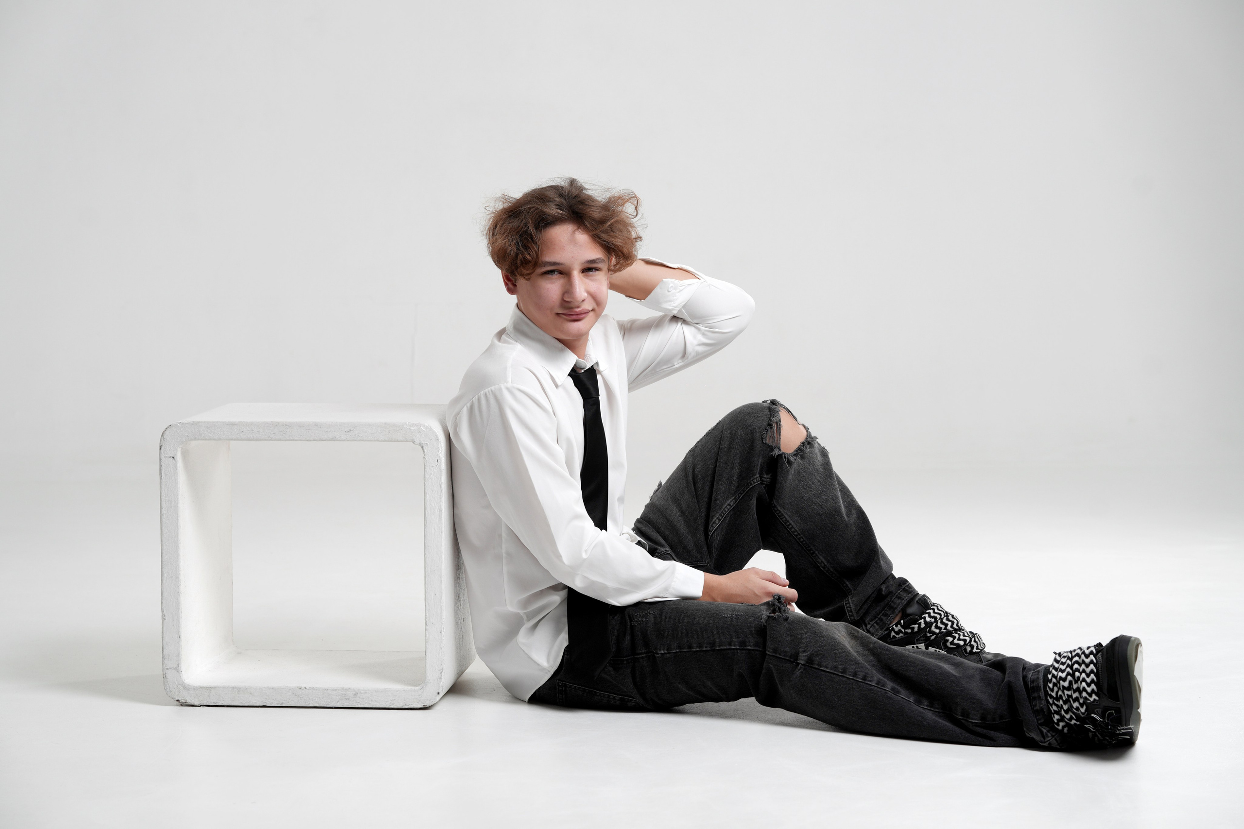 ФОТОСЕССИЯ НА БЕЛОМ ФОНЕ (в школе или студии). Школьная фотография в Санкт-Петербурге, выпускные альбомы, фотосессии