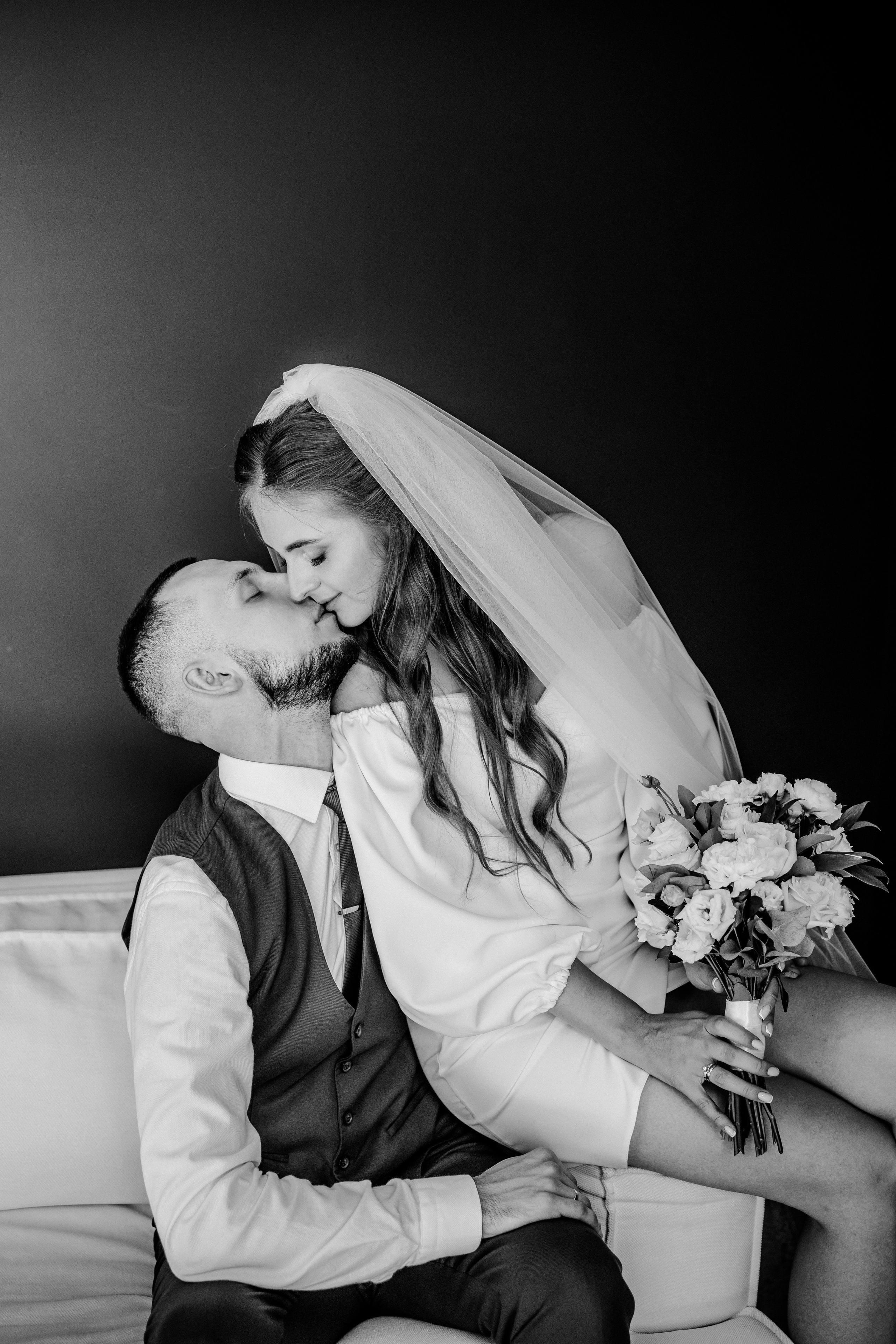 Свадебная прогулка. Эвелина и Дмитрий. Свадебная фотография. Арина Рубах