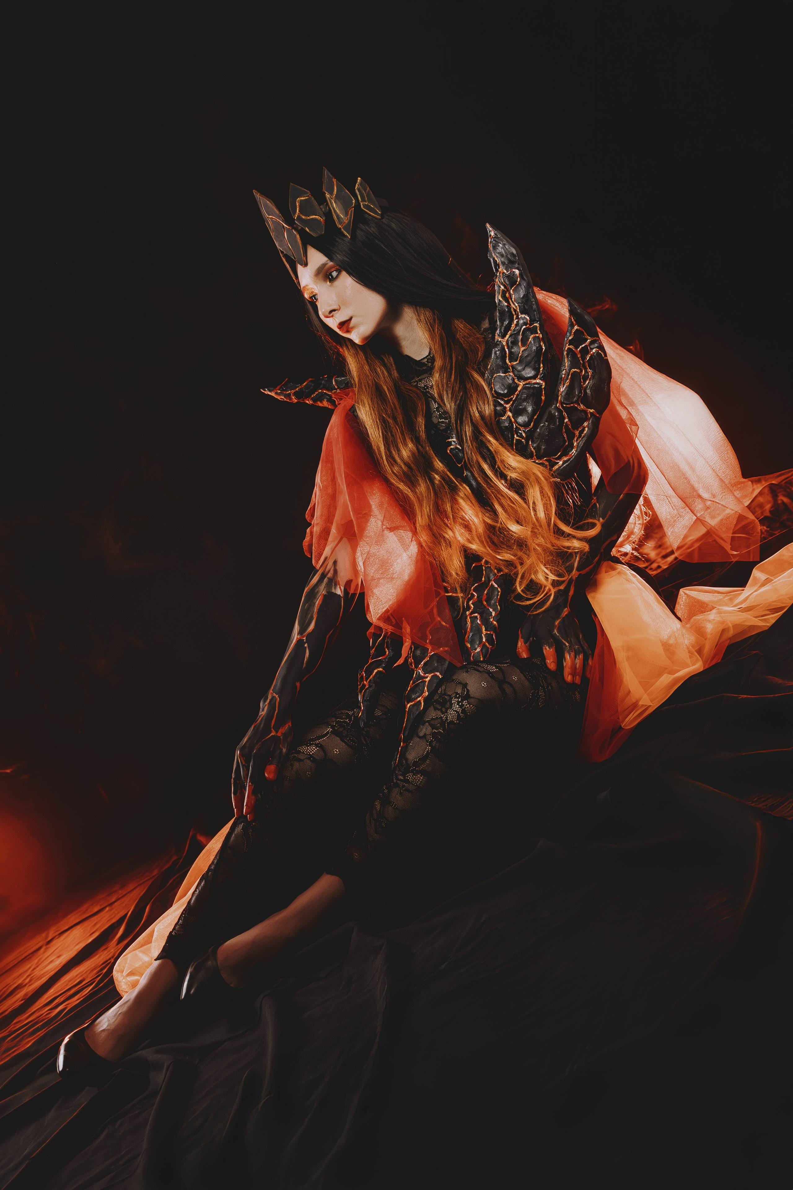 Креативный фотопроект в Ростове-на-Дону в образах Огненного пантеона. Огненный персонажи на творческой съёмке в Ростове-на-Дону. Женский фотограф в Ростове-на-Дону.