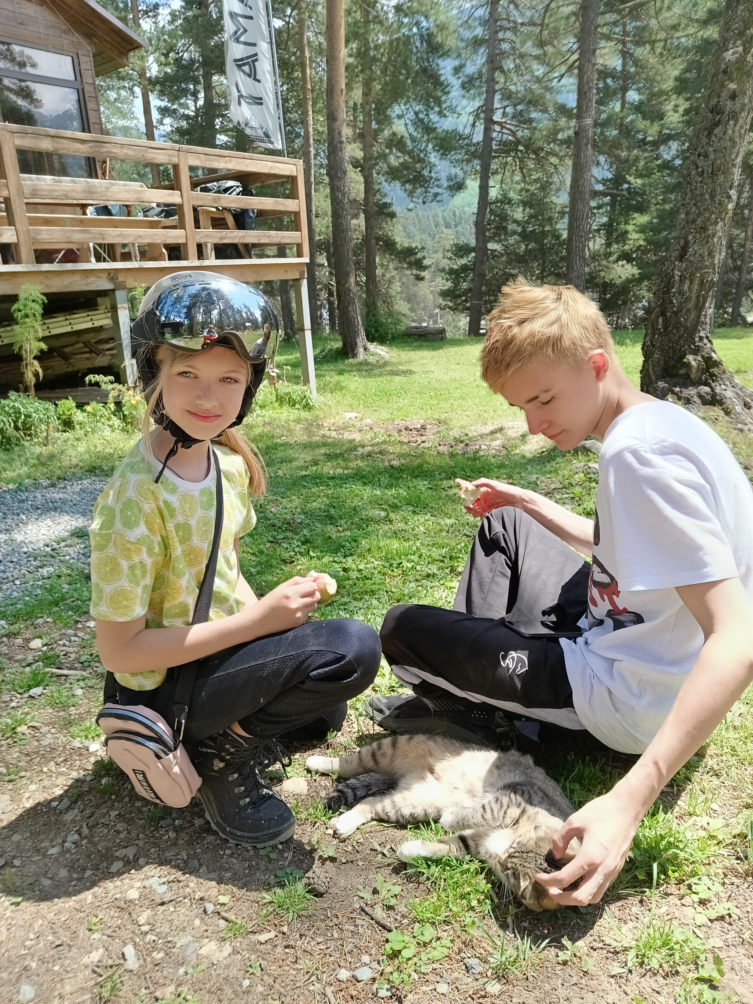 Эльбрус 2023 Маша Саша Дима. Заставка