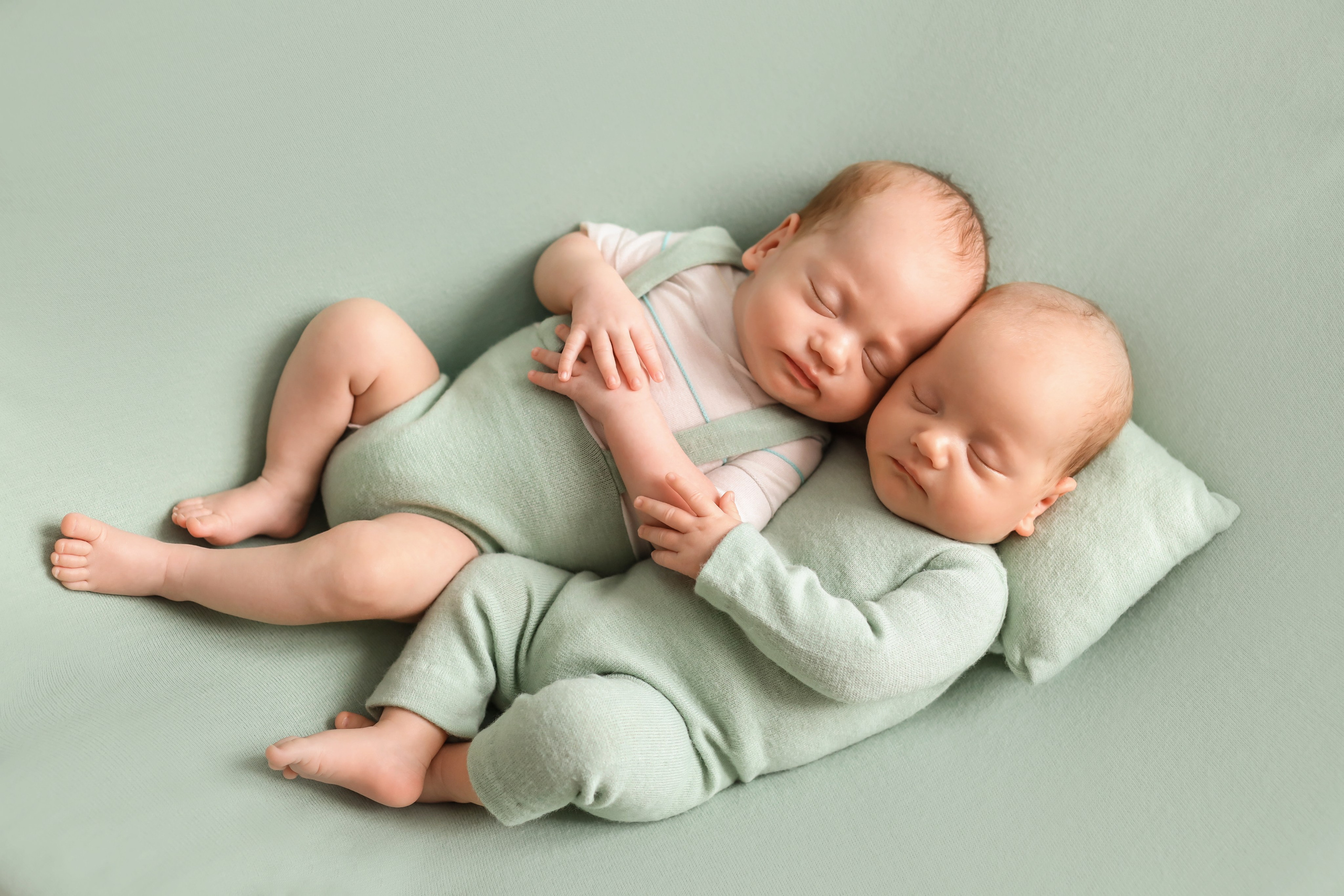 Артем и Дмитрий 1 месяц 1 день. Семейный фотограф и фотограф новорожденных в Санкт-Петербурге Алина Фе