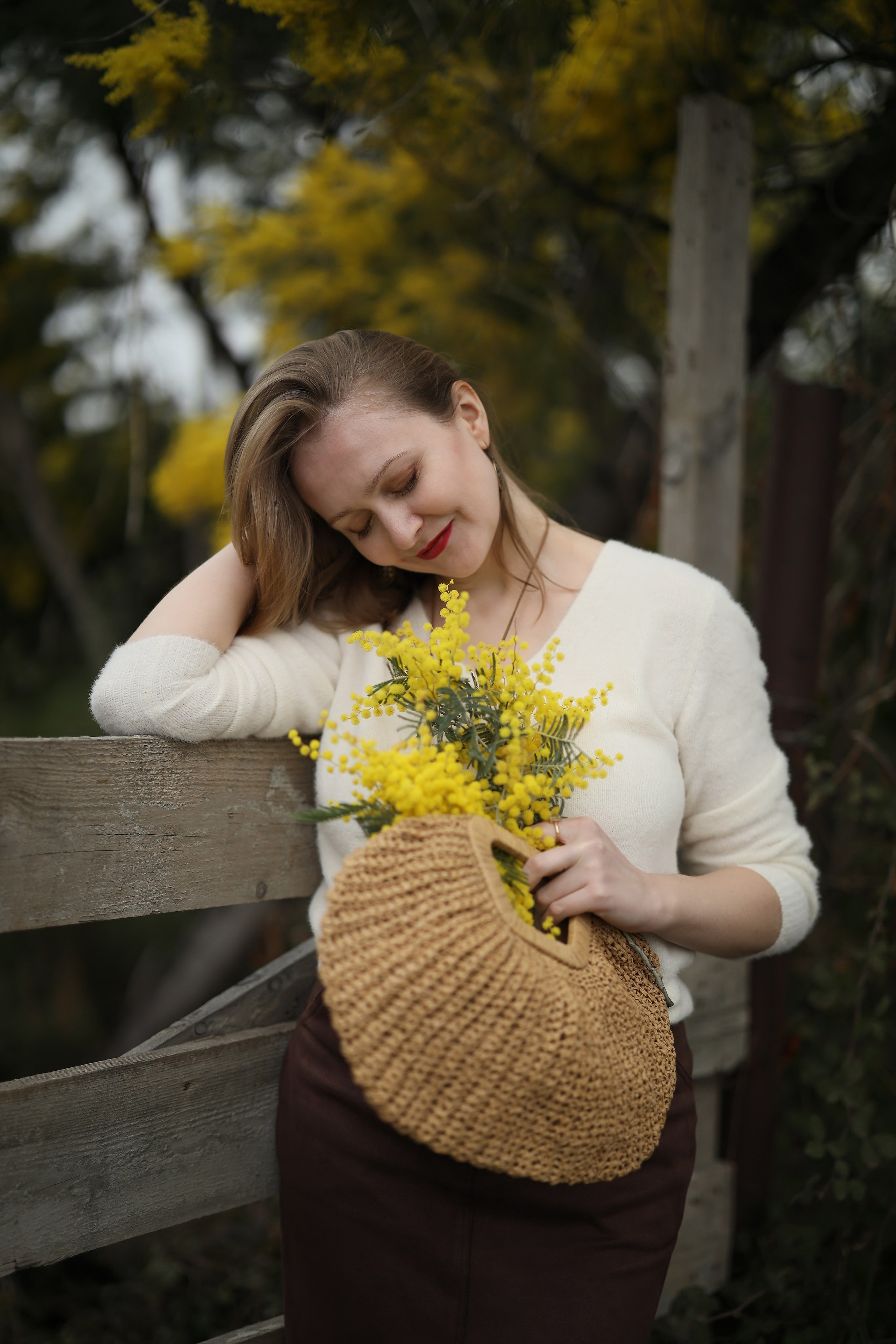 Фотосессия с мимозой на море для Юлии. Свадебный и семейный фотограф в Абхазии Жанна Соснина