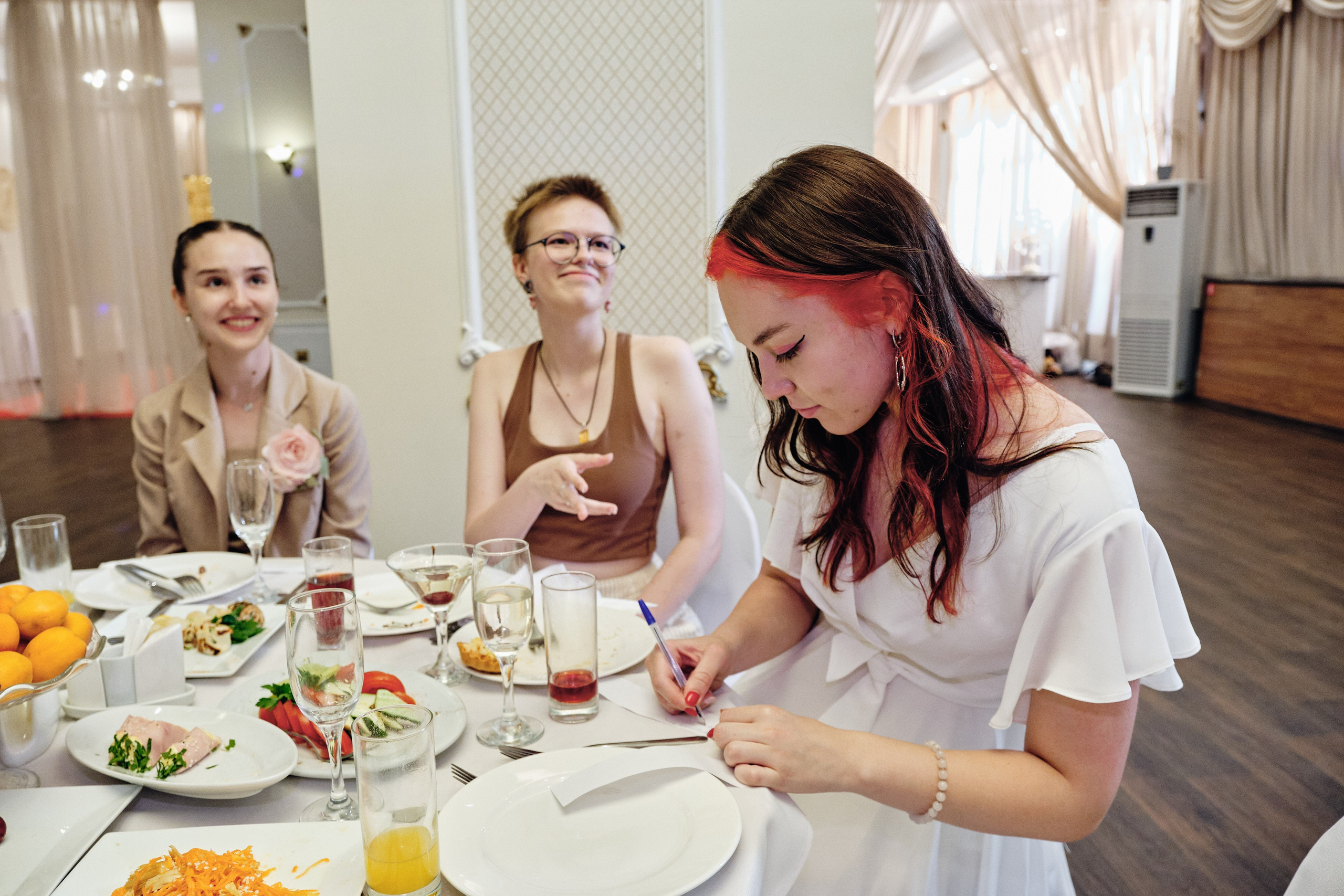 Фотограф на выпускной в СПб. Семейные и свадебные фотосессии в СПб, в студии, на улице, на природе