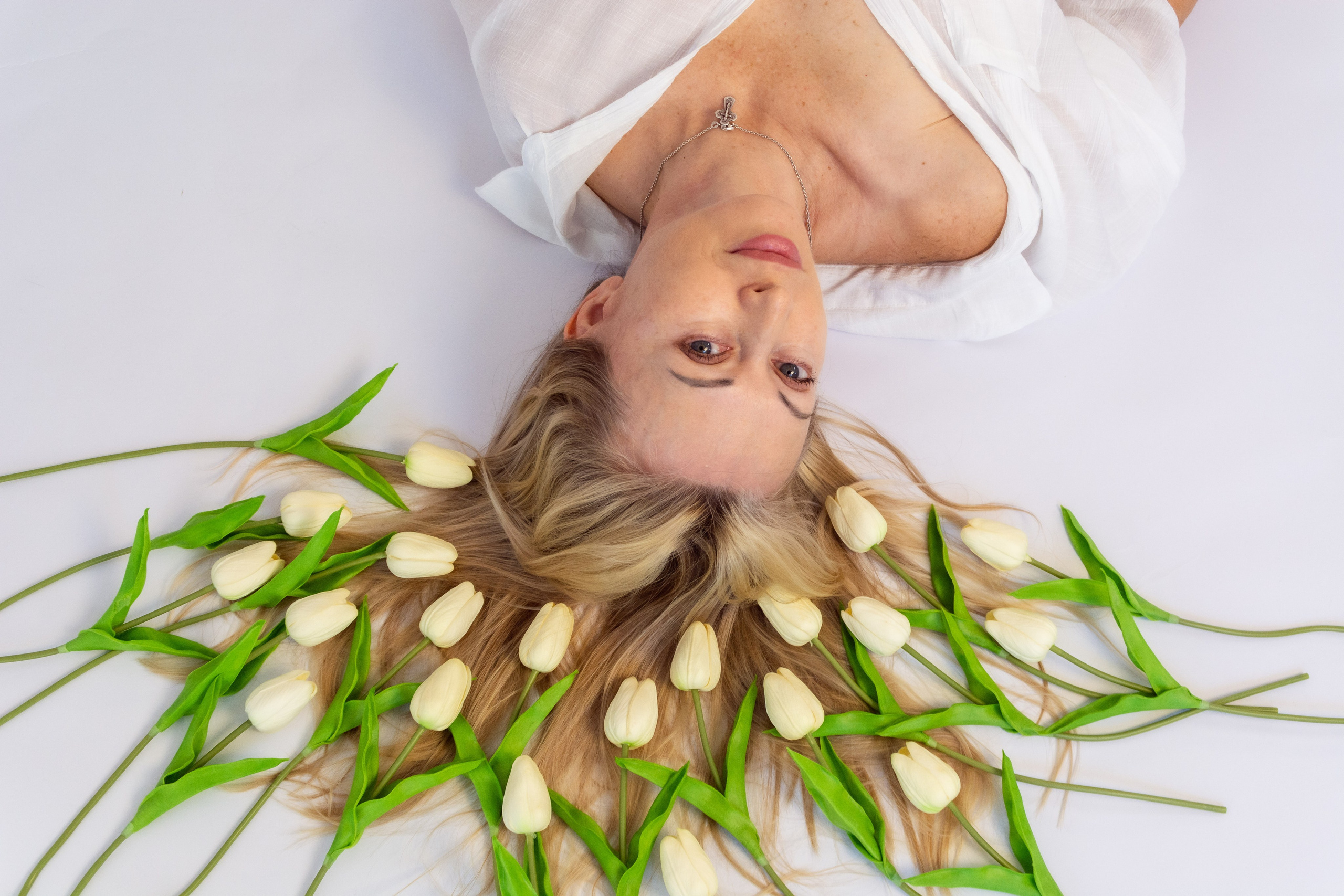 Студийный белый. Елена Волкова семейный фотограф в станице Гостагаевской города-курорта Анапа