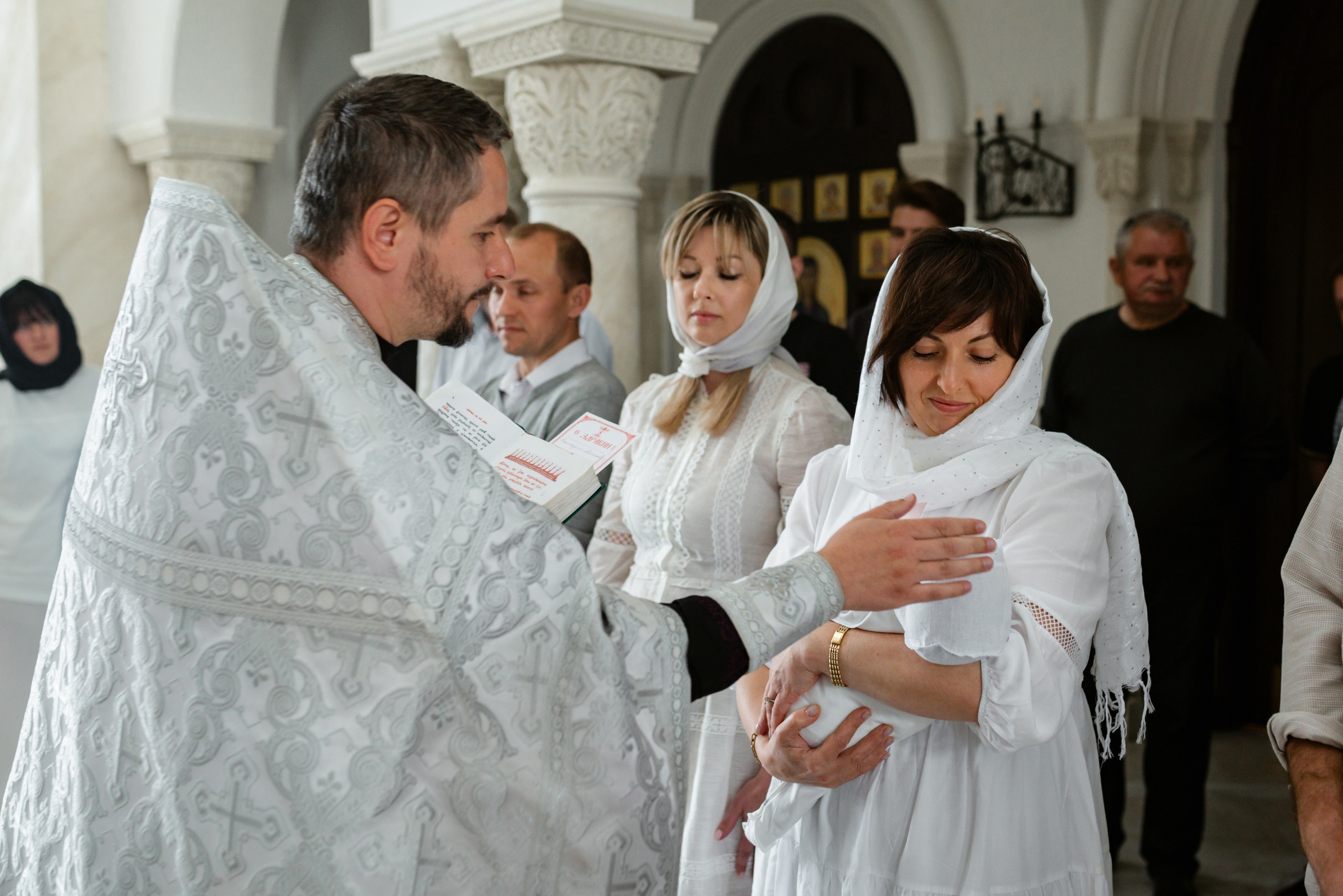 Крещение в Храме Воздвижения Креста Господня. Свадебный фотограф в городе Минск Крохмалюк Анна