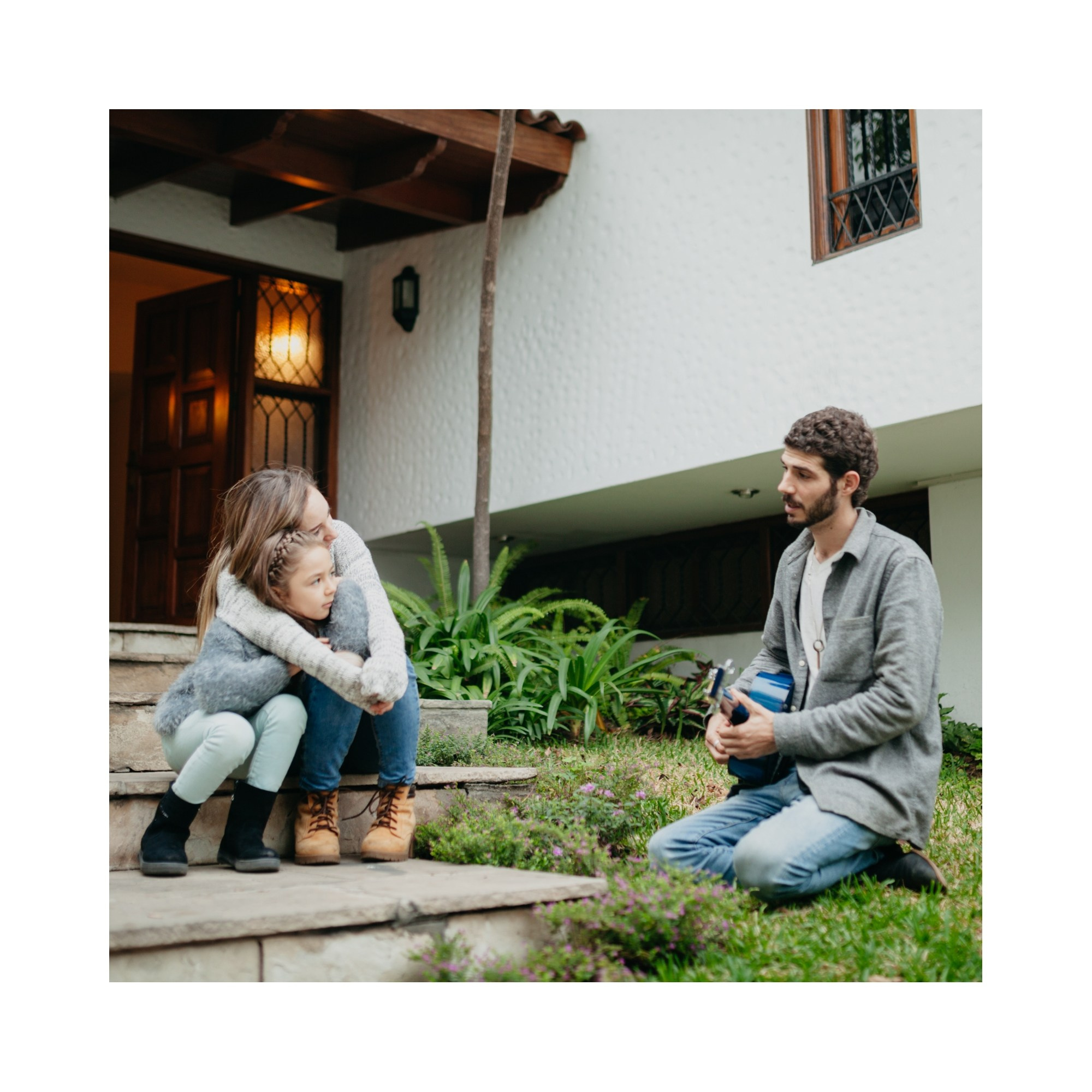 Коллаж случайных дел дома — готовка, игры, чтение