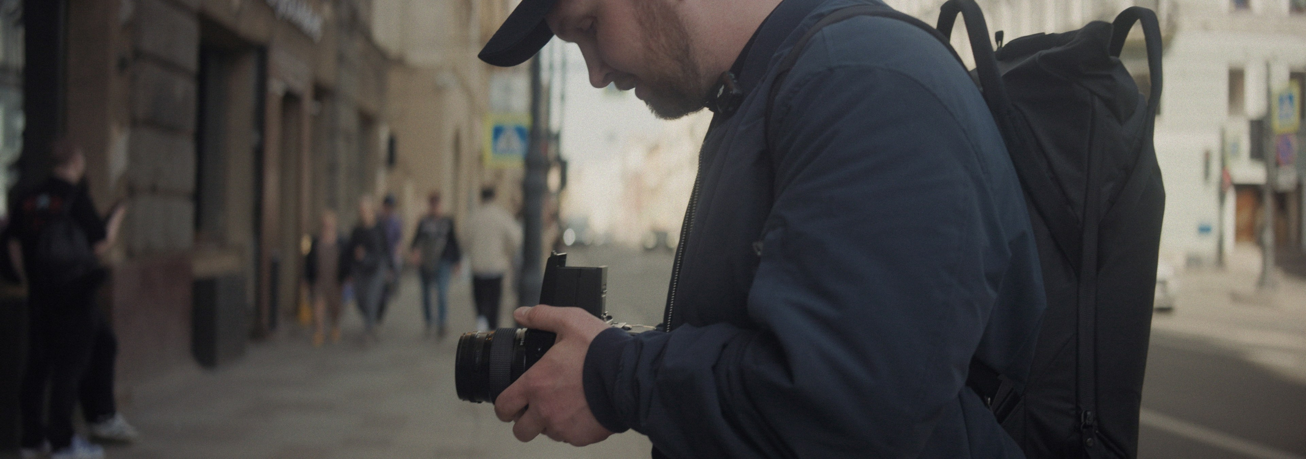 Незнакомцы и улицы на плёнку (YouTube video). Colorist Ivan Serzhanov