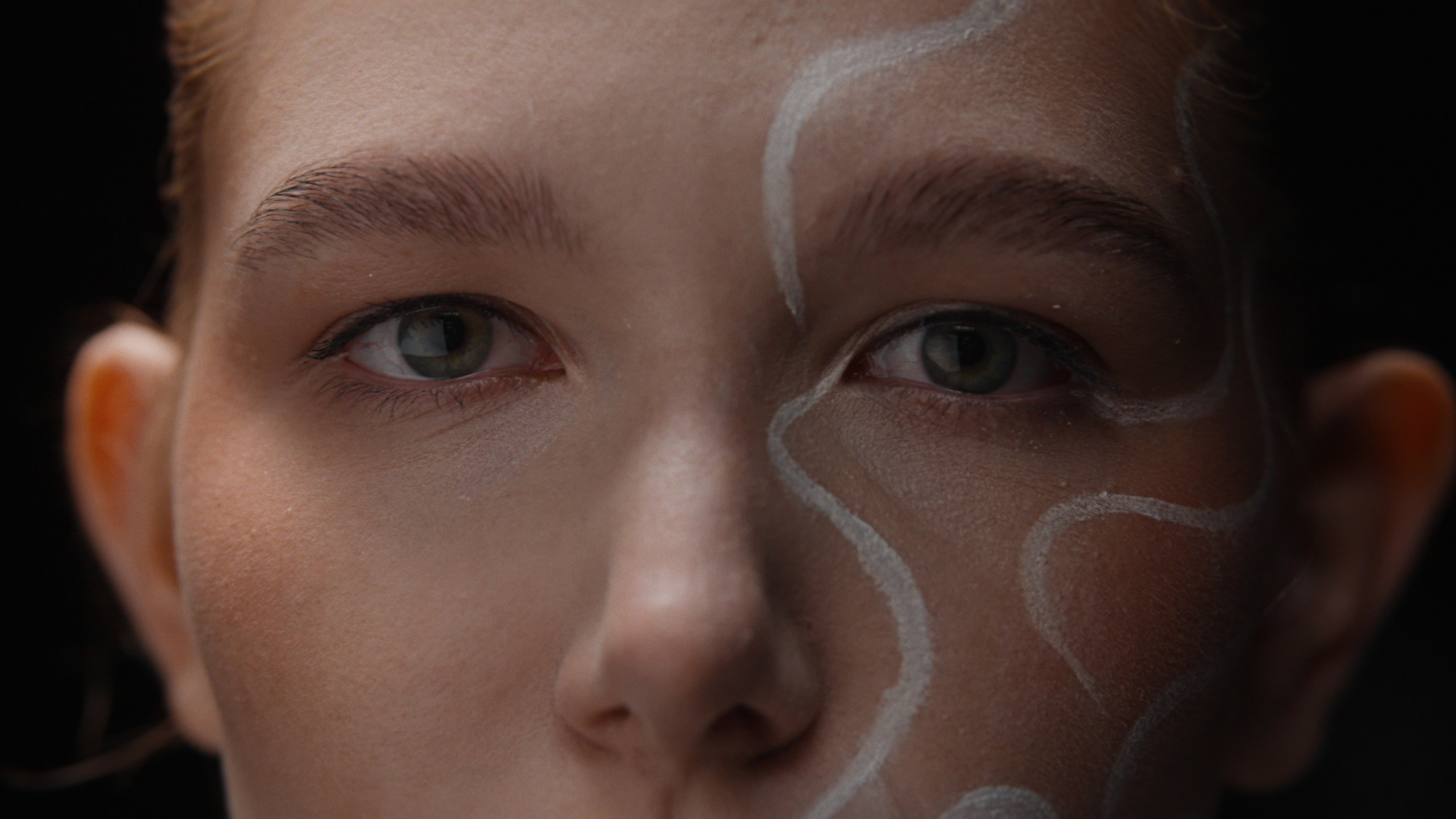 Беги (music video). Colorist Ivan Serzhanov