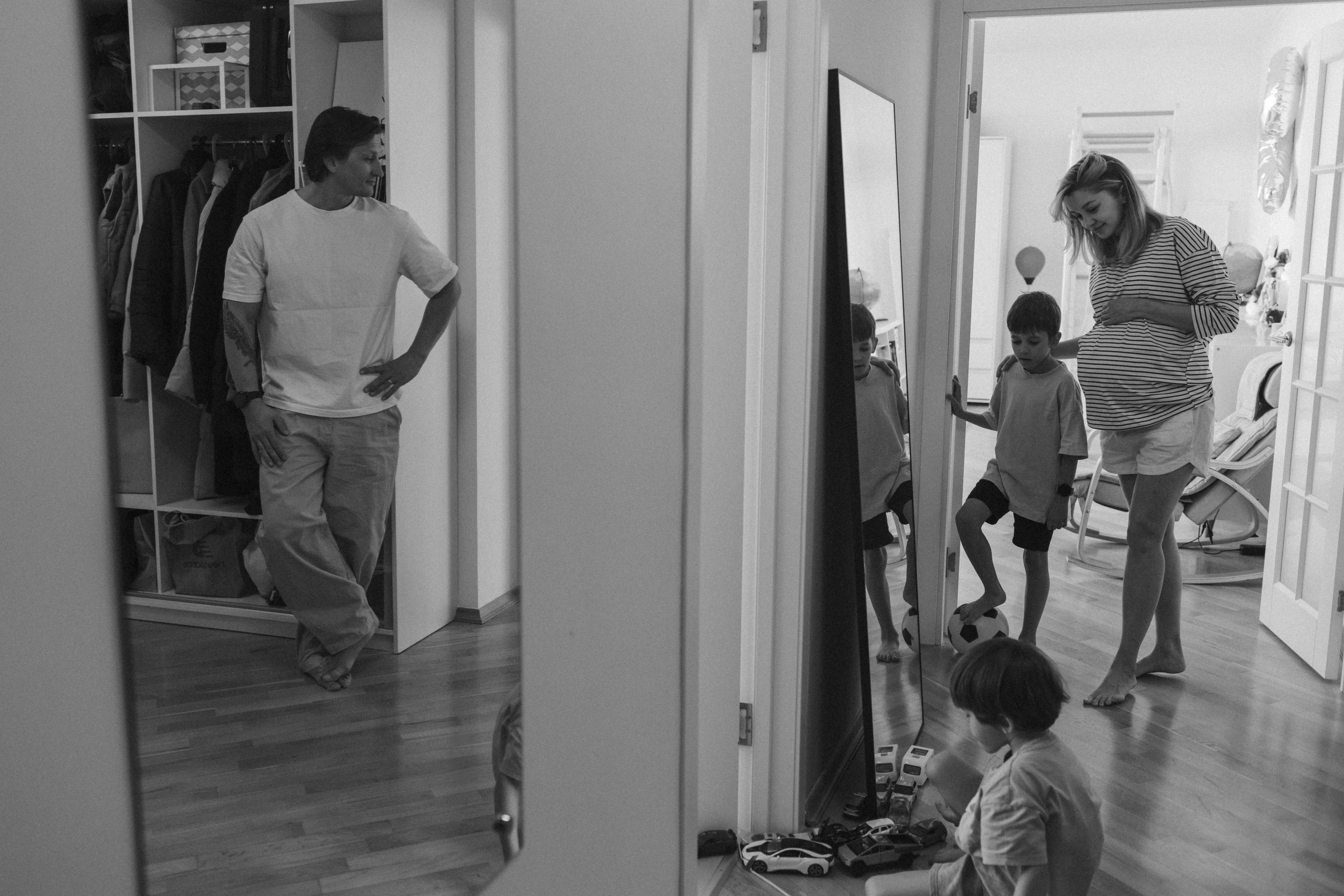 Катя, Паша, Валера и Родион ждут братика. Семейный фотограф в Москве