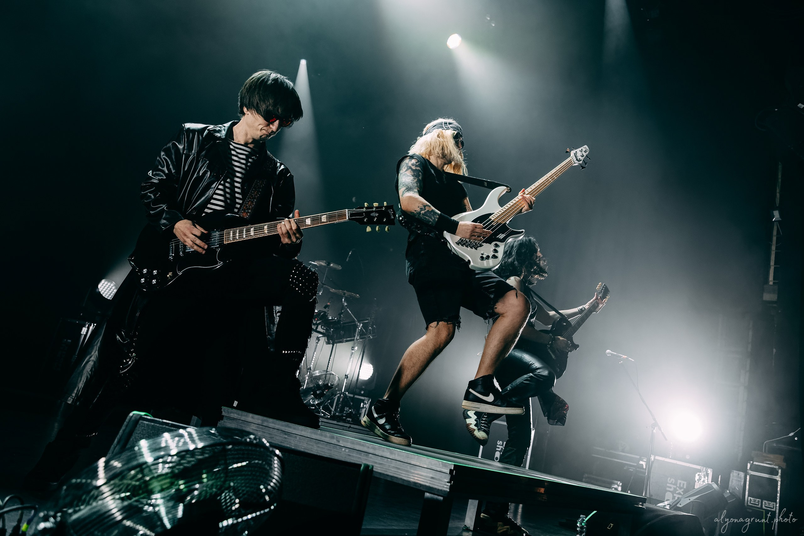 Багровый Фантомас, фоторепортаж, СПб, BASE, 14.12.2025. Алена Адрианова: фотограф в Санкт-Петербурге