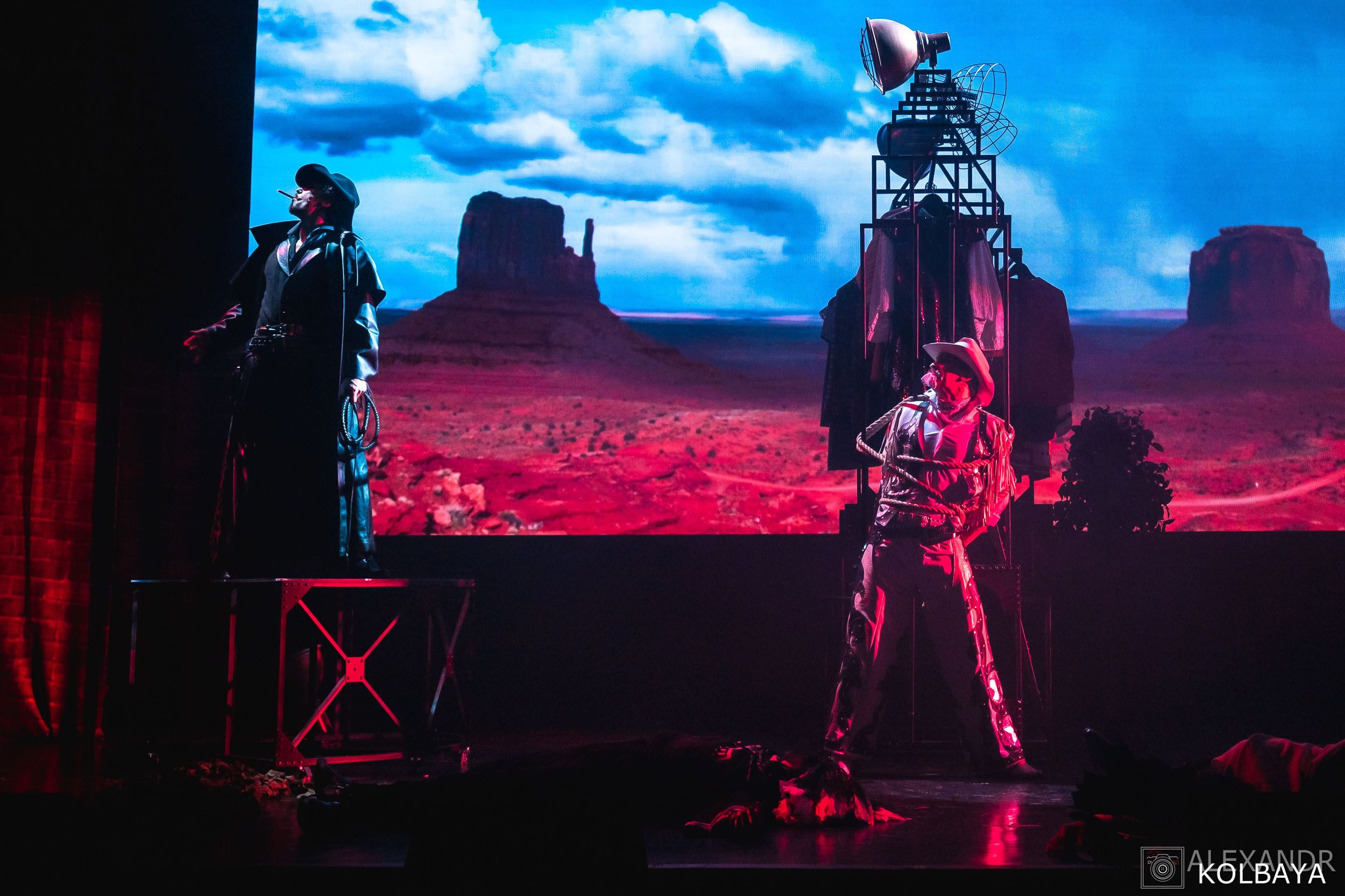 Фотографии со спектакля «Привет, я тетя Чарли». Концертный и театральный репортажный фотограф в Москве Александр Колбая