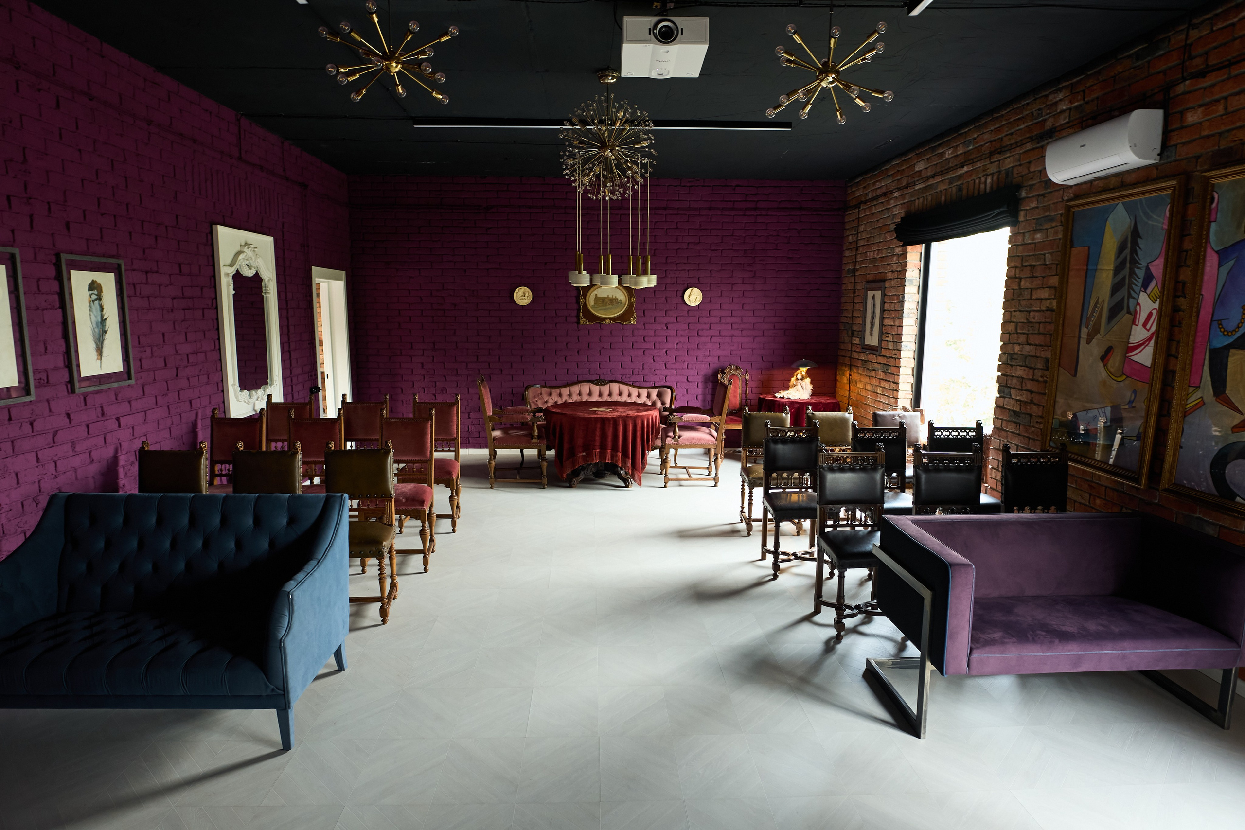 Интерьерная съемка здания продюсерского центра «Бикбау». Фотограф Олег Сотник