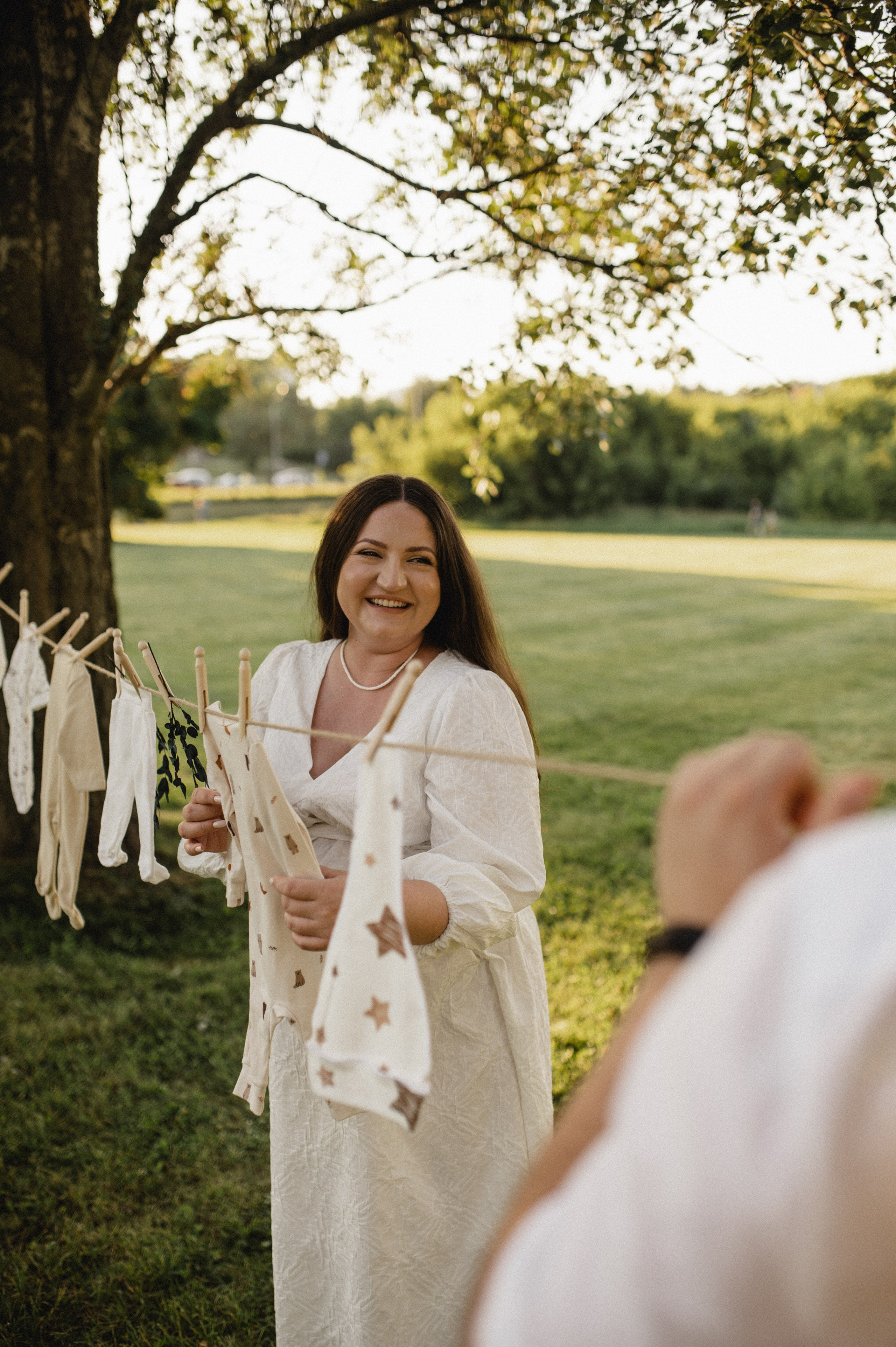 Фотосессия беременности на природе в парке Москвы. Семейная фотосессия Бутово Москва фотограф Алина Морщагина