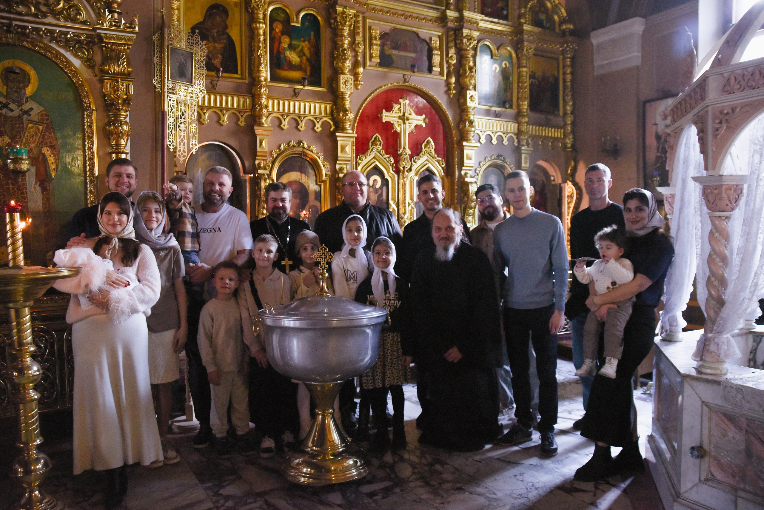 Таинство крещения Савва Храм Воскресения Словущего в Даниловской Слободе. Фотограф Лола Волна, город Москва