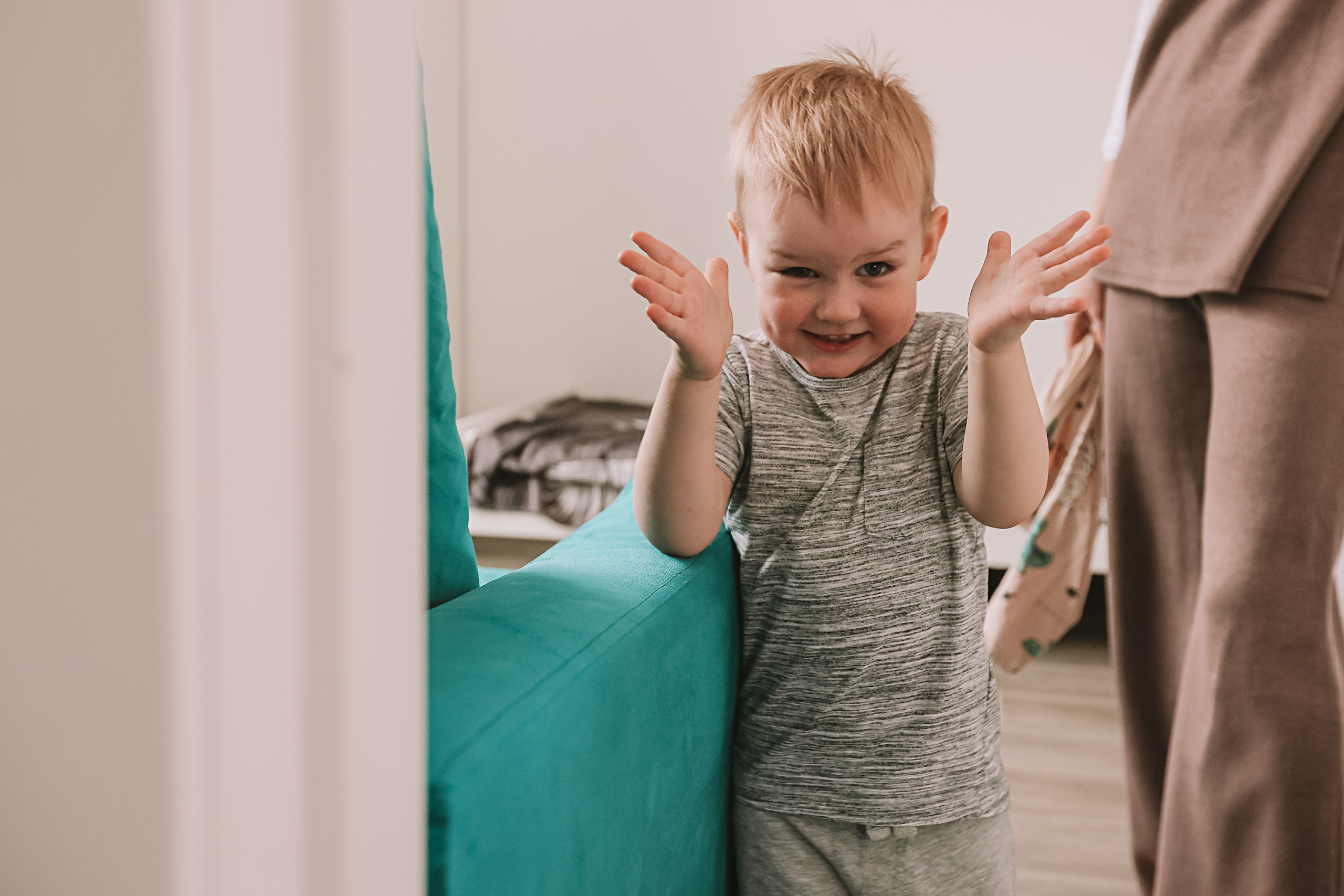 Семейная в домике (репортаж). Семейный фотограф Тюмень, фотограф на роды Салмина Мария