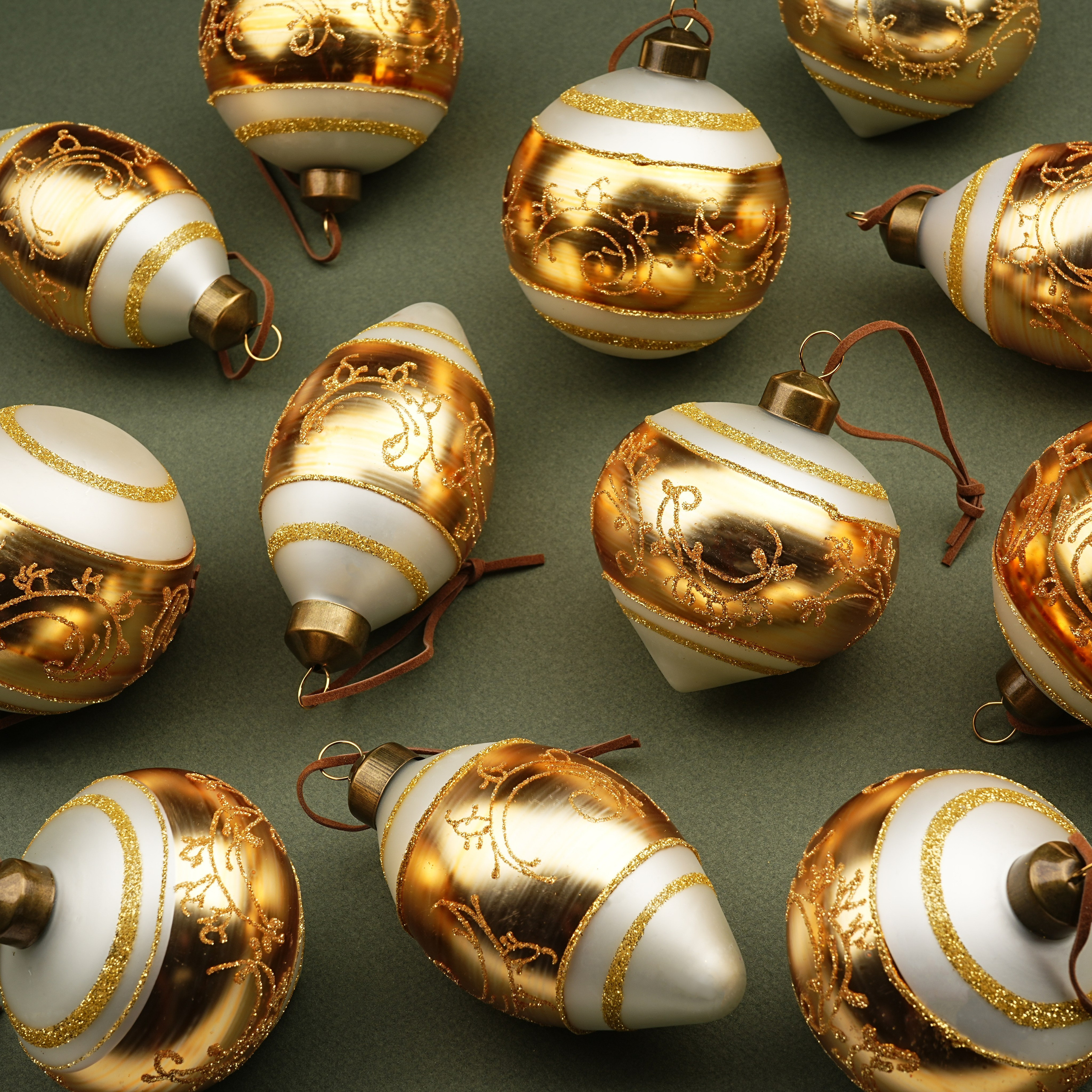 Елочные игрушки и шары. Профессиональный фотограф в Москве и МО