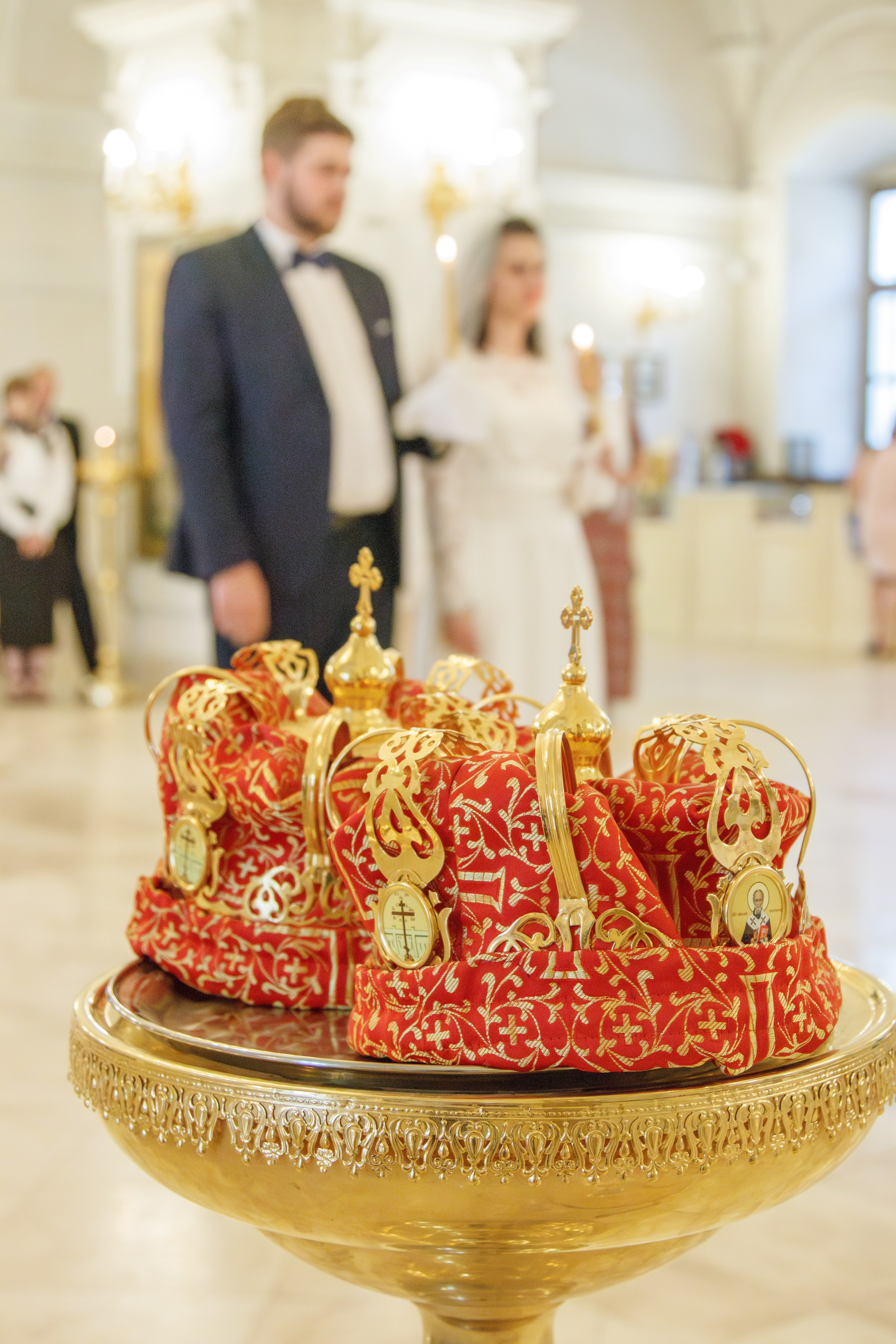 Венчание в храме Преображения Господня, стиль «Kodak Vision 500T». Фотограф на крещение/венчание