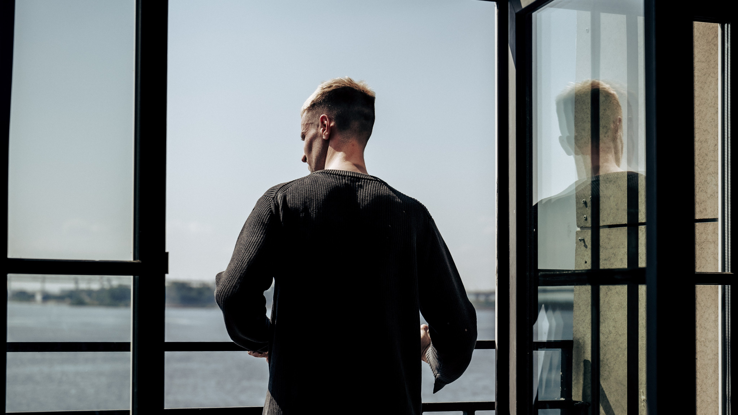 Мужская фотосессия в пространстве G47, на мотоцикле в Невской ратуше и в фотостудии «Art Place». Профессиональный фотограф в Санкт-Петербурге Александр Волосенцев