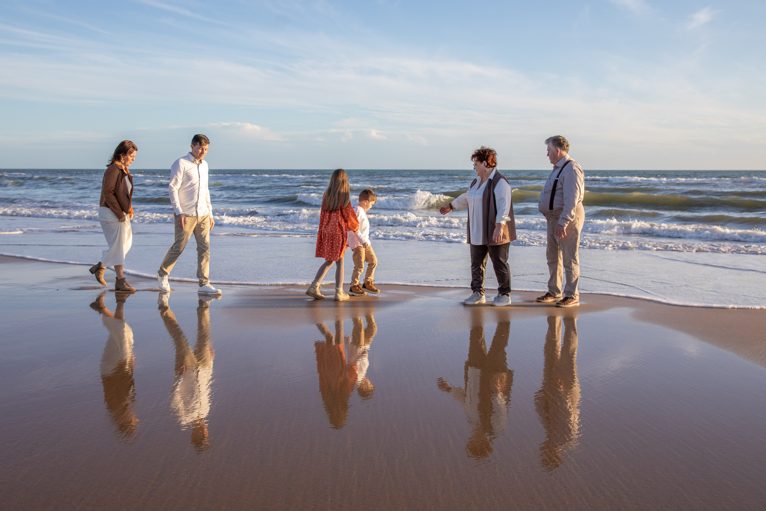 Three Generations by the Ocean. Professional Photographer in Portugal. Oksana Lomnova