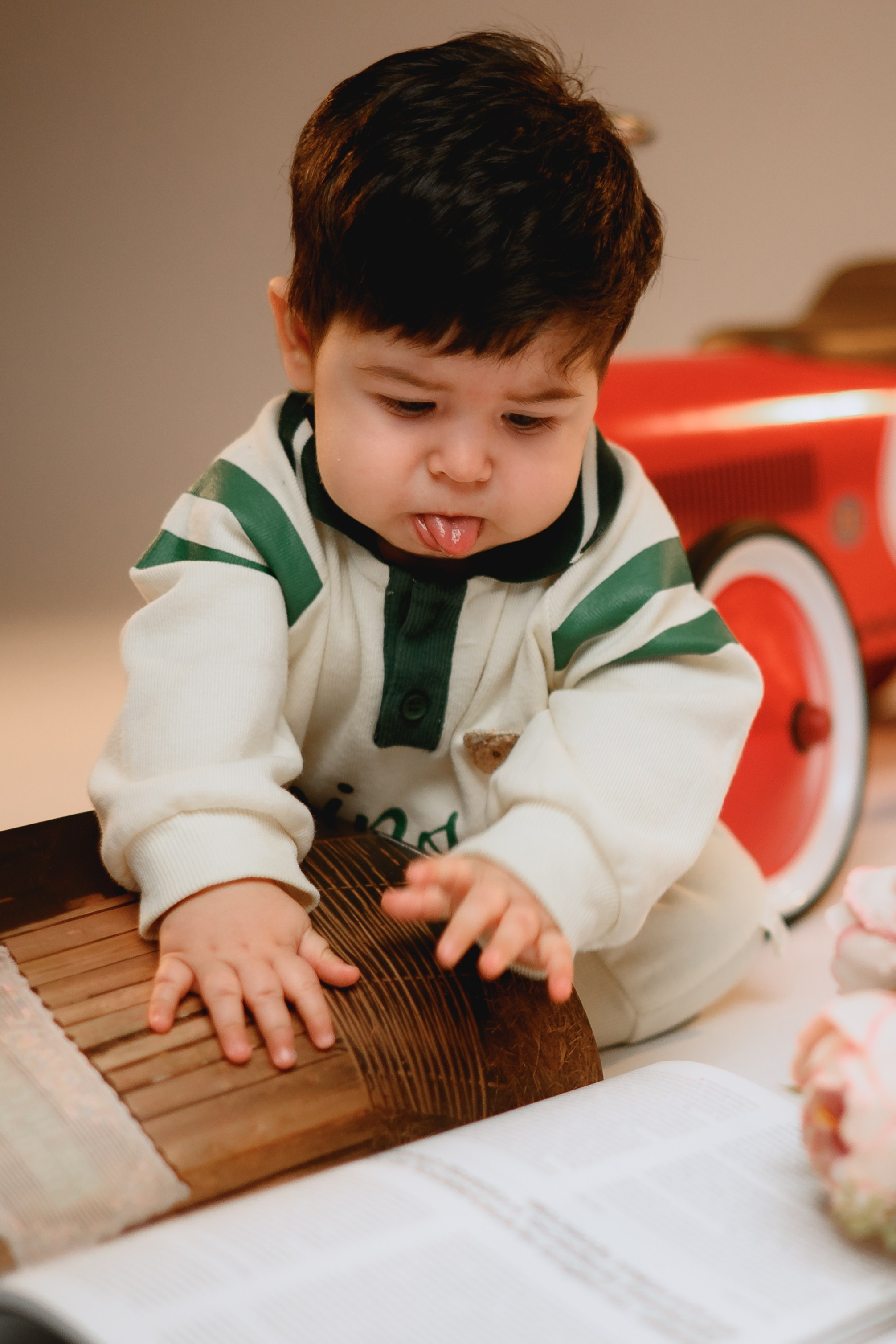 Тиграша 7 мес и молочная ванночка. Фотограф Котова Валентина