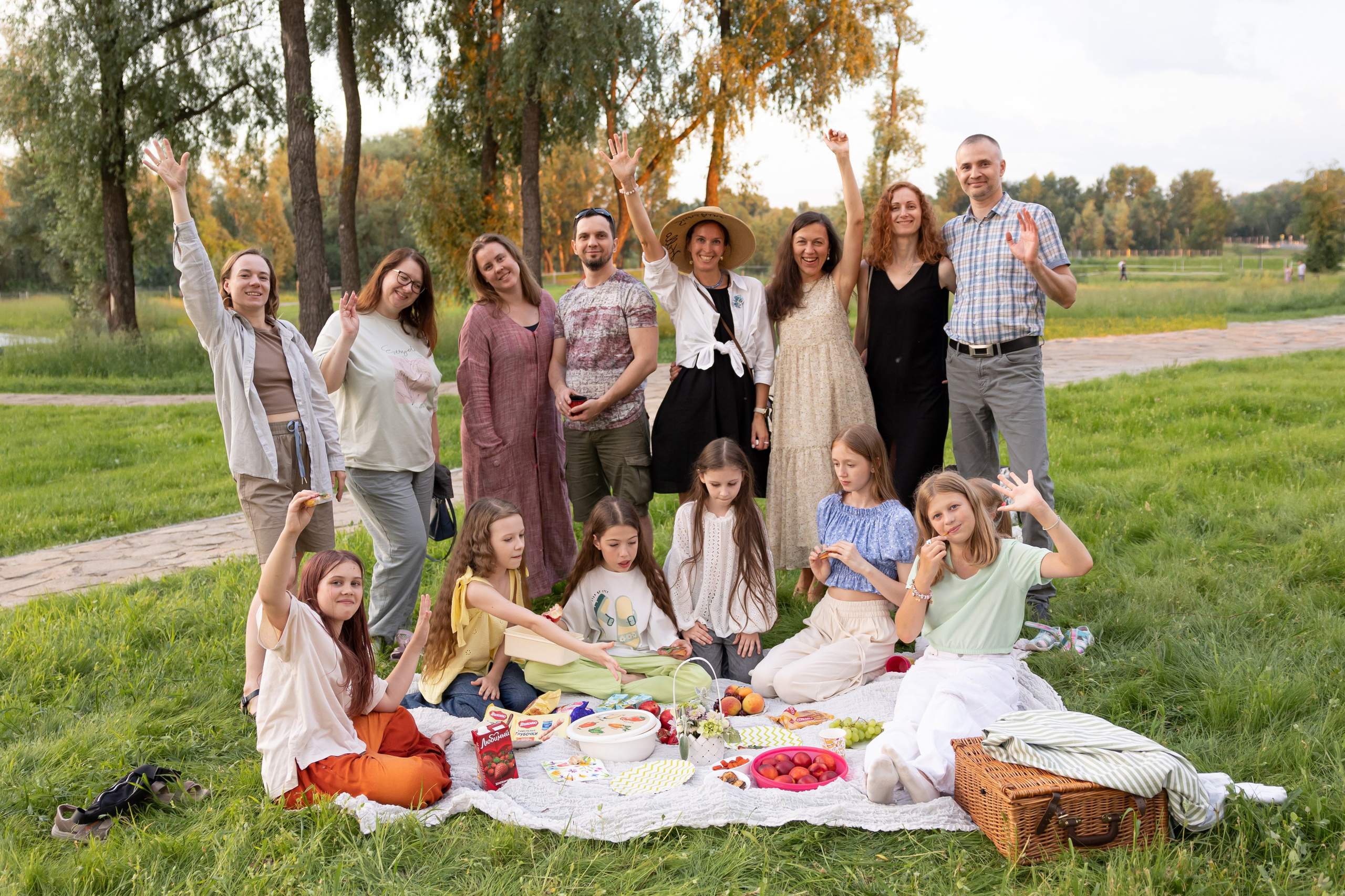 Пикник с педагогом и родителями. Семейный и женский фотограф, стильный репортаж в г. Новосибирск