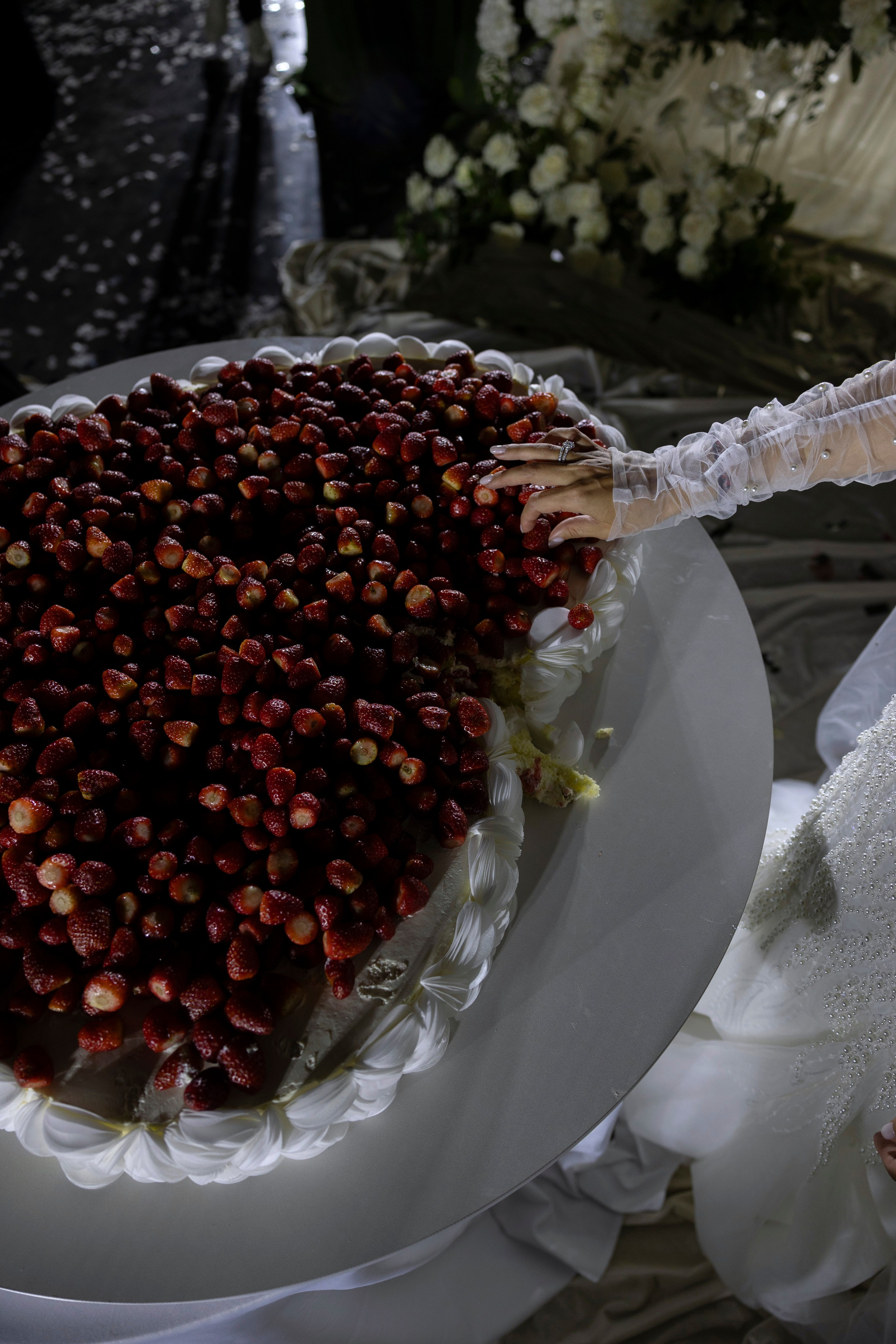 «Держи меня словно твои руки браслеты». Свадебный фотограф Сочи Москва Дубай Снежана Магрин