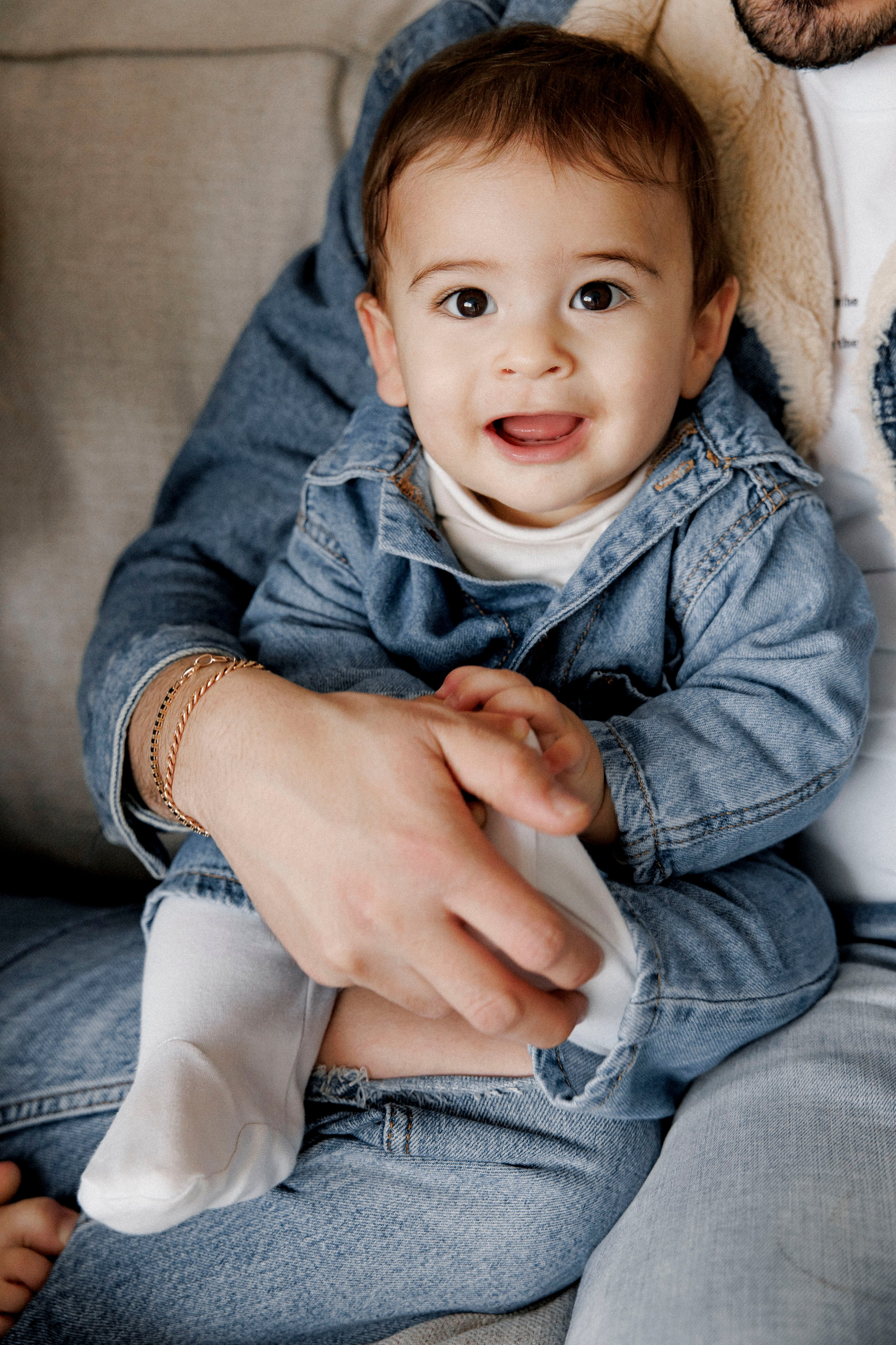 Family photoshoot in White Studio. Wedding and family photographer