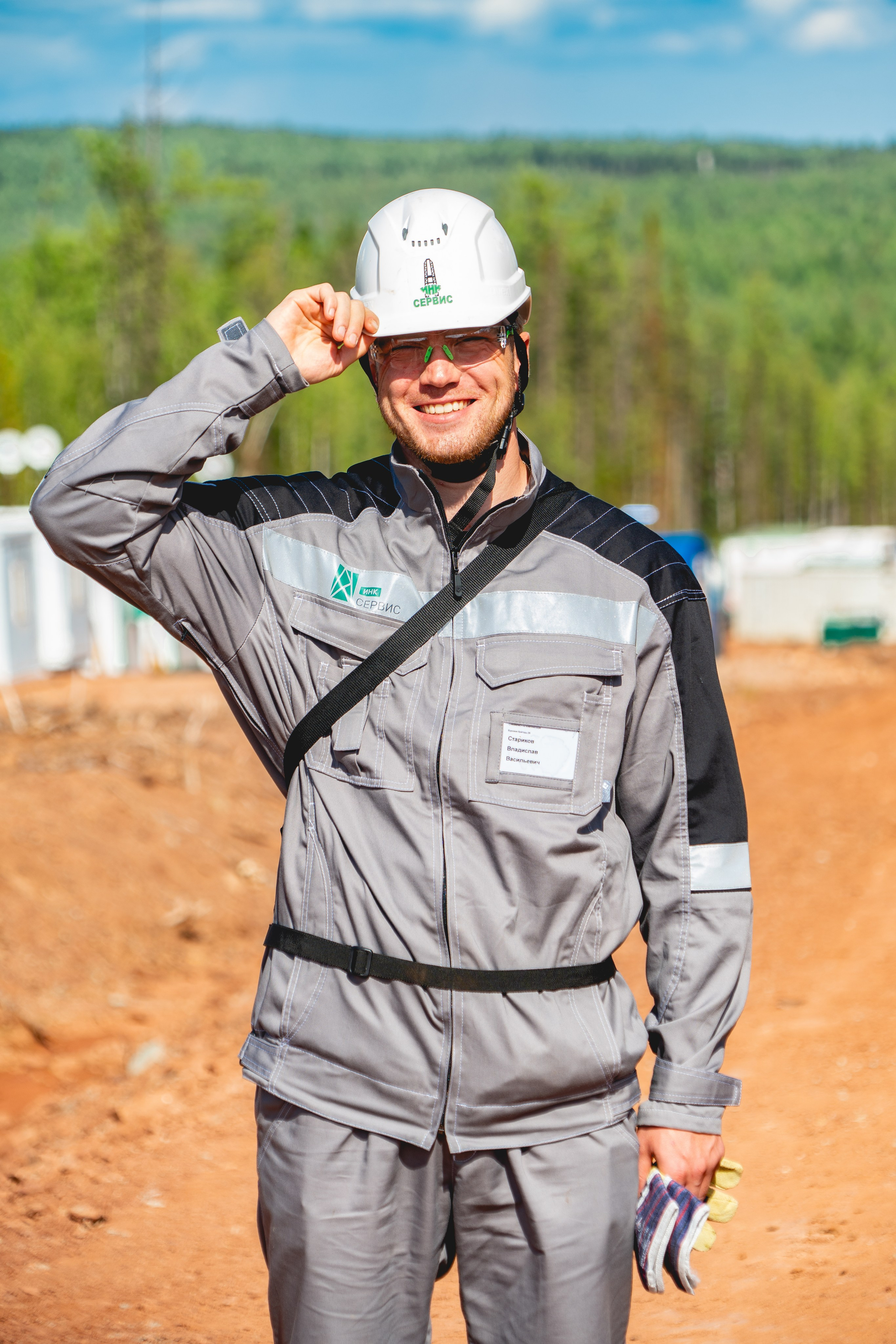 Репортажная (документальная) фотография. Занимаюсь профессиональной фотографией и живу рядом с Байкалом. Работаю в разных жанрах