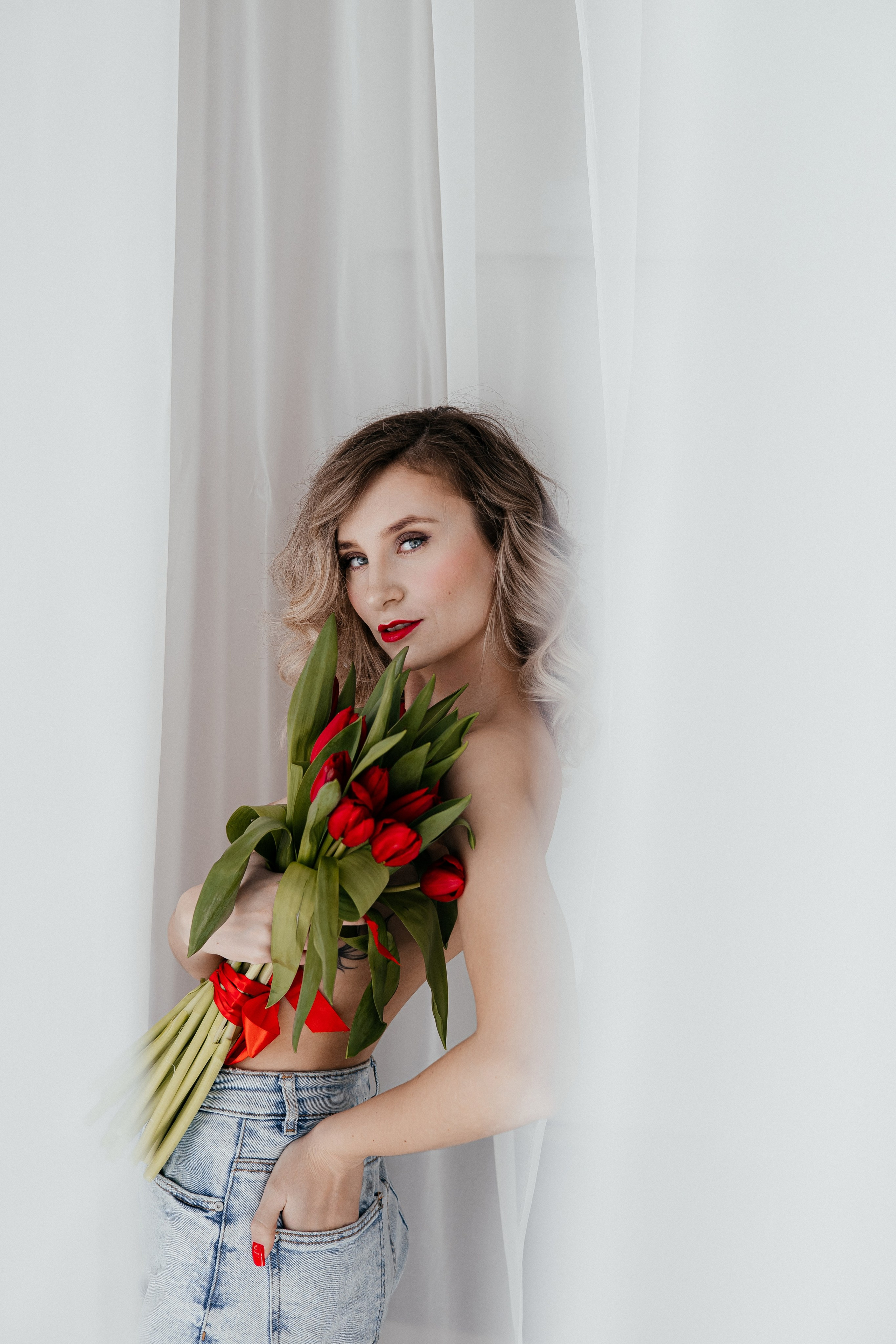 Анна. Красные тюльпаны