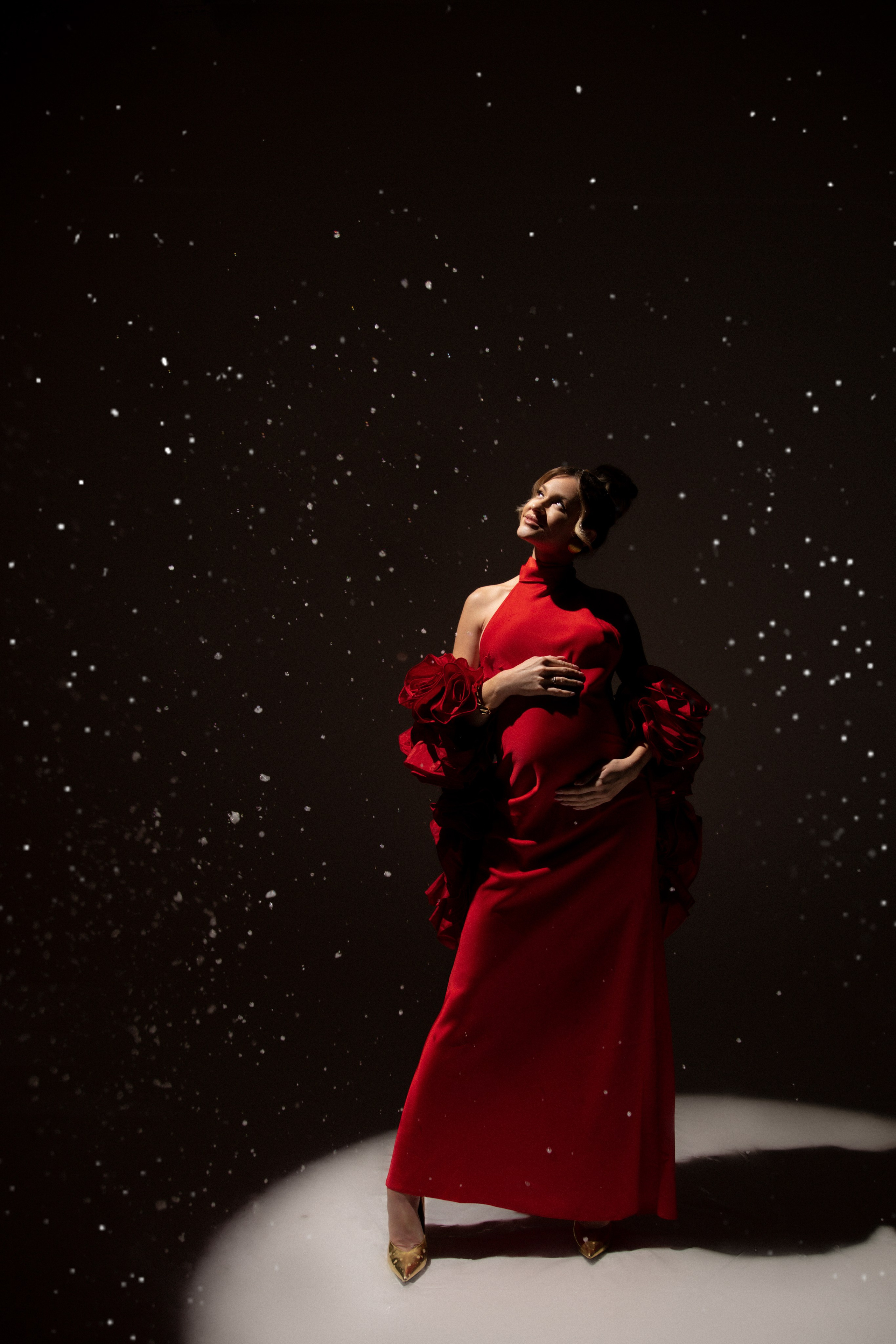 Снежная ночь. Фотосессия беременности со снегом. Фотограф в Москве Ольга Сатони