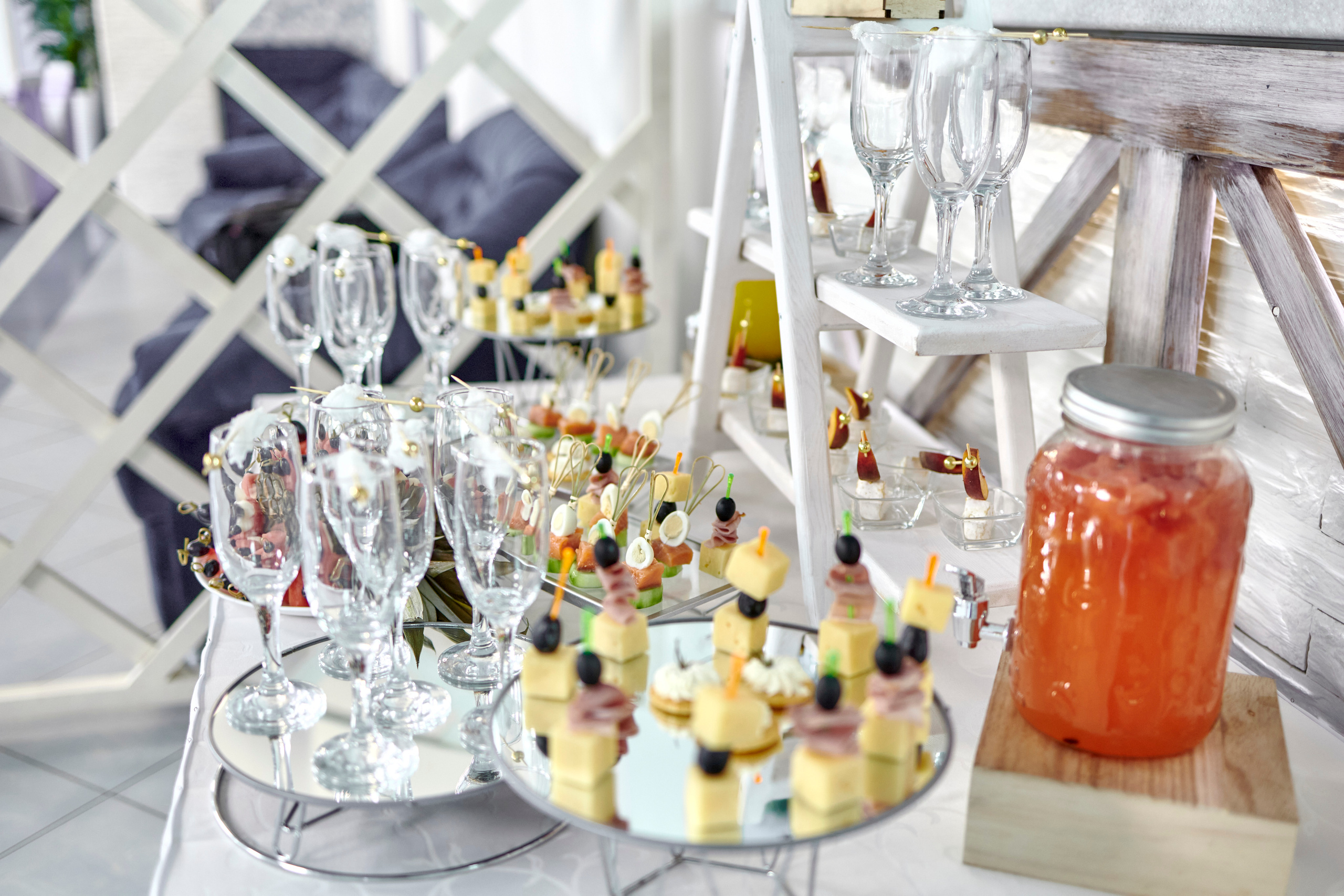 Кафе Гжель (сиреневый цвет). Фотограф Иван Кузьмин на любое Ваше мероприятие