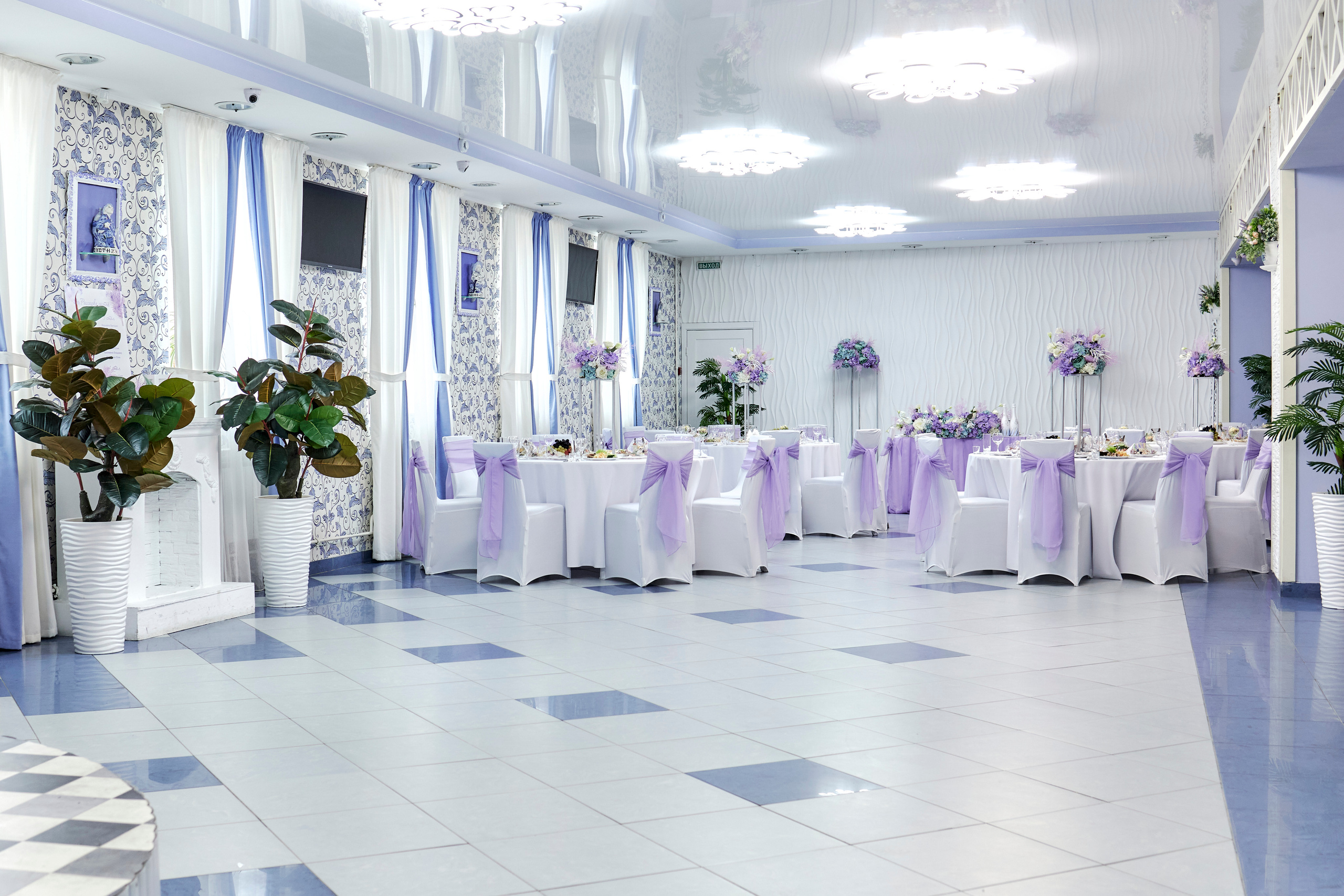 Кафе Гжель (сиреневый цвет). Фотограф Иван Кузьмин на любое Ваше мероприятие