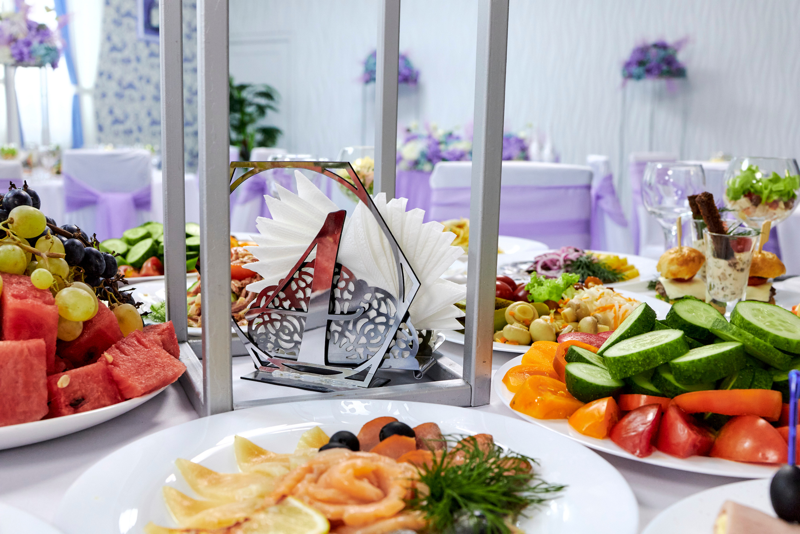 Кафе Гжель (сиреневый цвет). Фотограф Иван Кузьмин на любое Ваше мероприятие