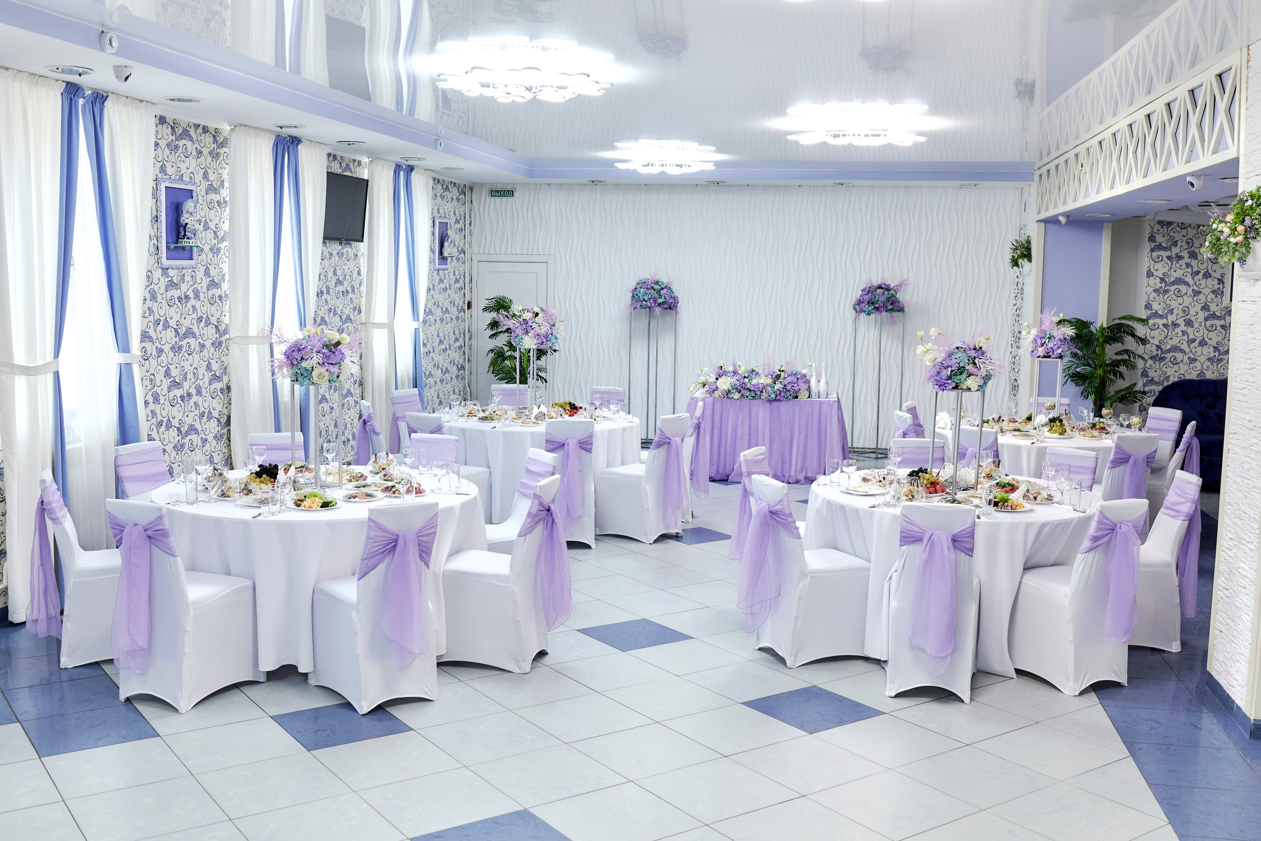 Кафе Гжель (сиреневый цвет). Фотограф Иван Кузьмин на любое Ваше мероприятие