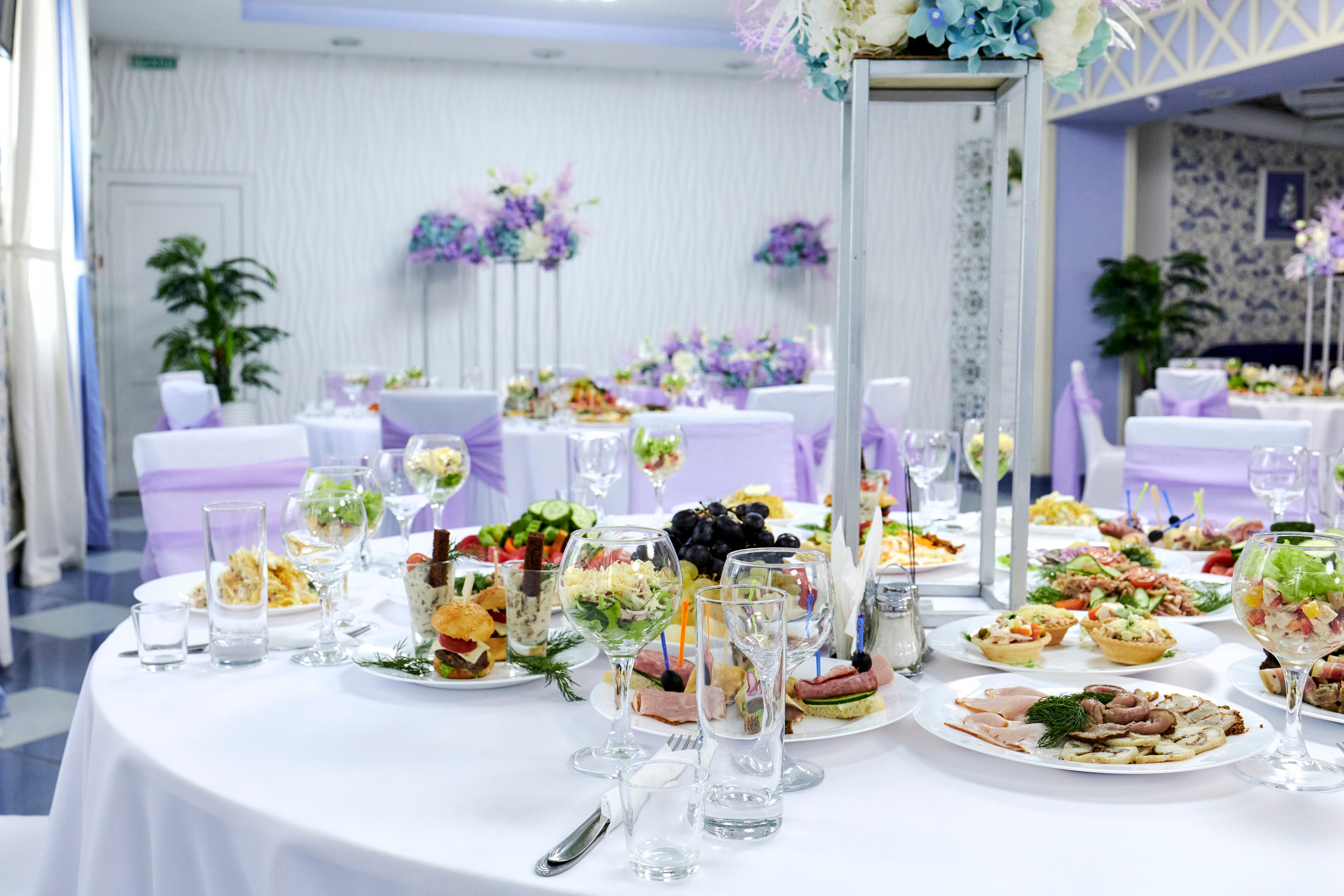 Кафе Гжель (сиреневый цвет). Фотограф Иван Кузьмин на любое Ваше мероприятие