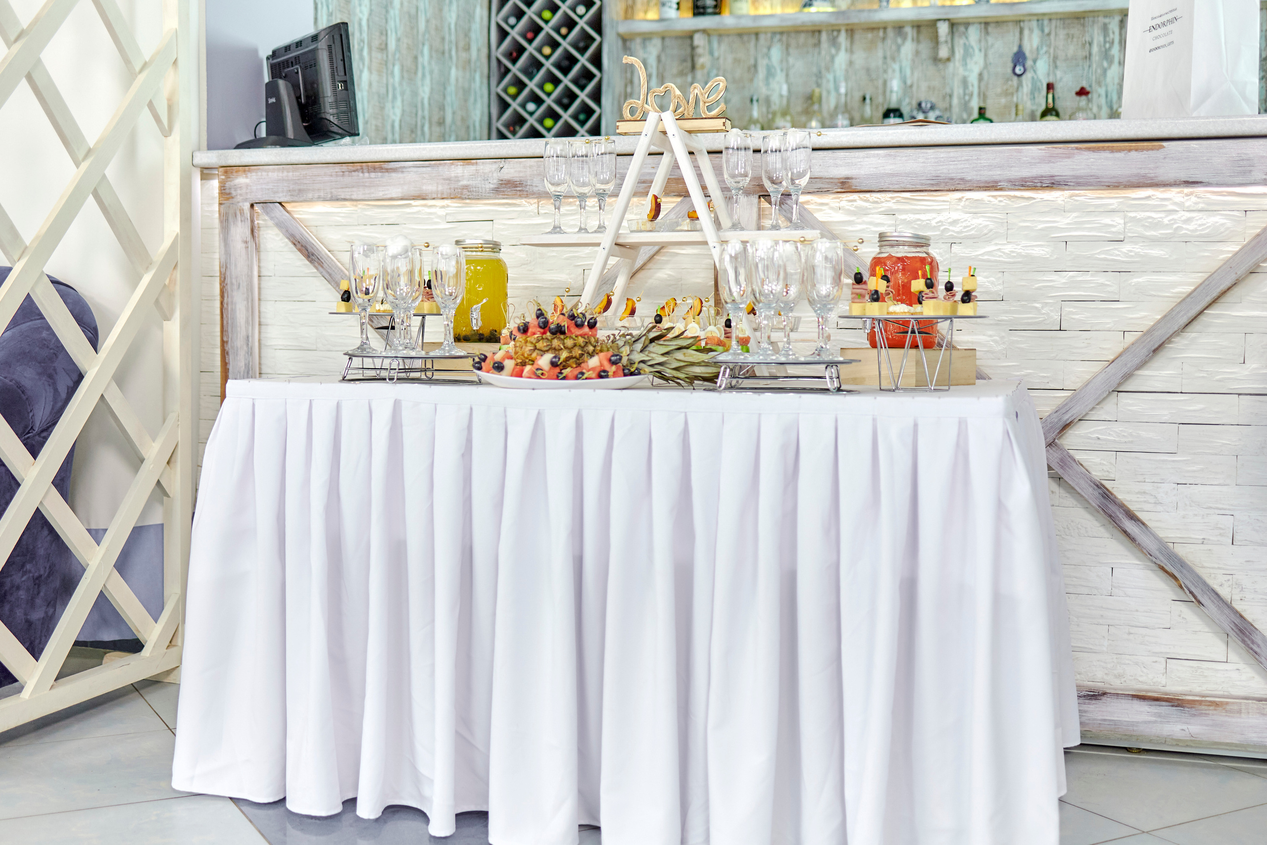 Кафе Гжель (сиреневый цвет). Фотограф Иван Кузьмин на любое Ваше мероприятие