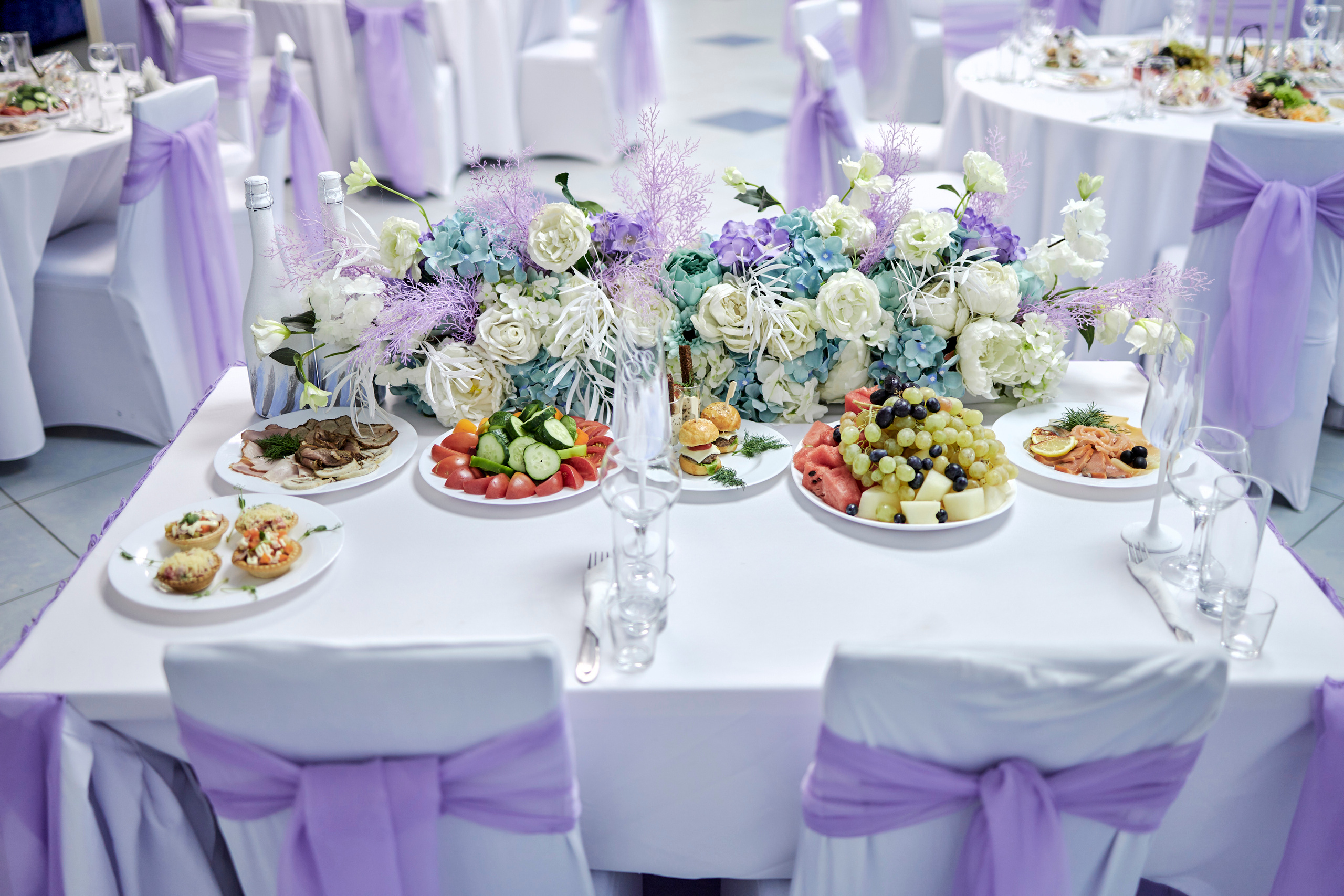 Кафе Гжель (сиреневый цвет). Фотограф Иван Кузьмин на любое Ваше мероприятие