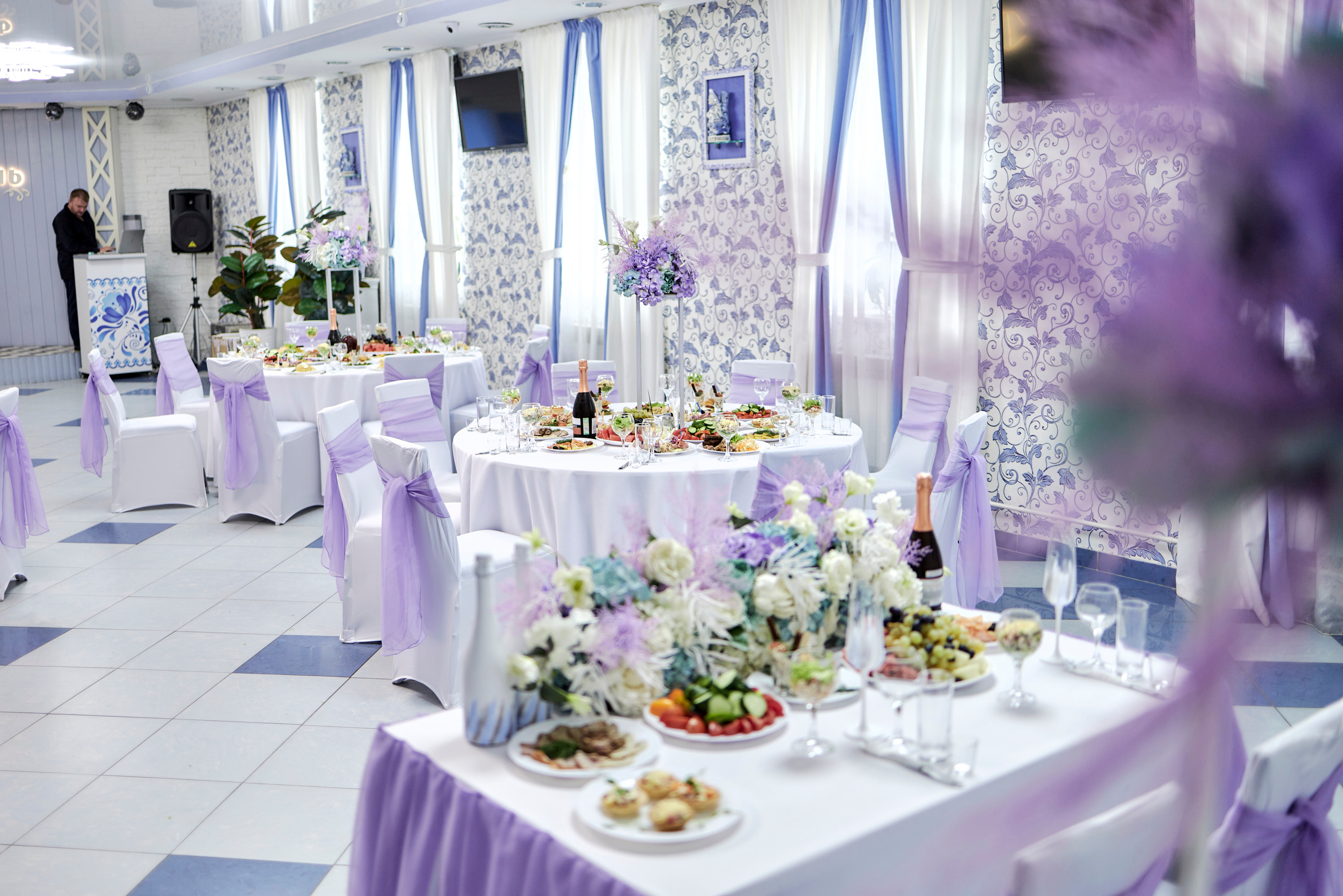 Кафе Гжель (сиреневый цвет). Фотограф Иван Кузьмин на любое Ваше мероприятие